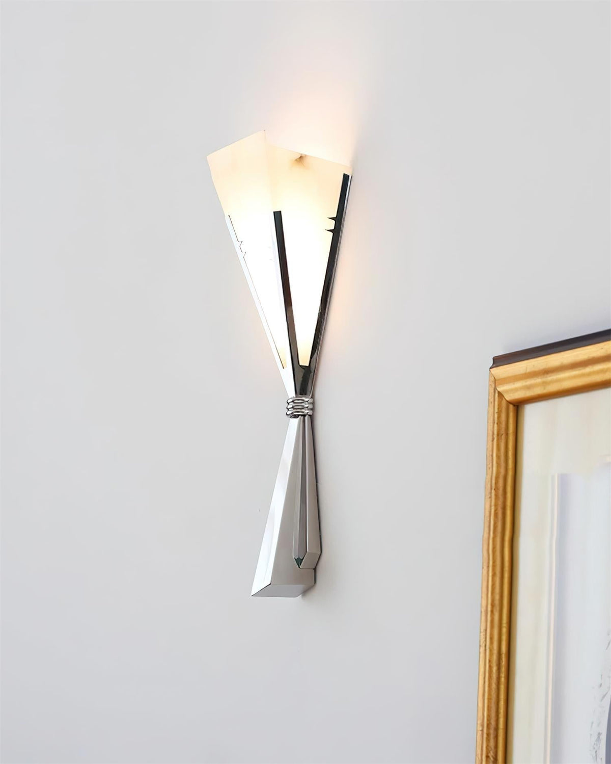 Viraivelia Wall Lamp
