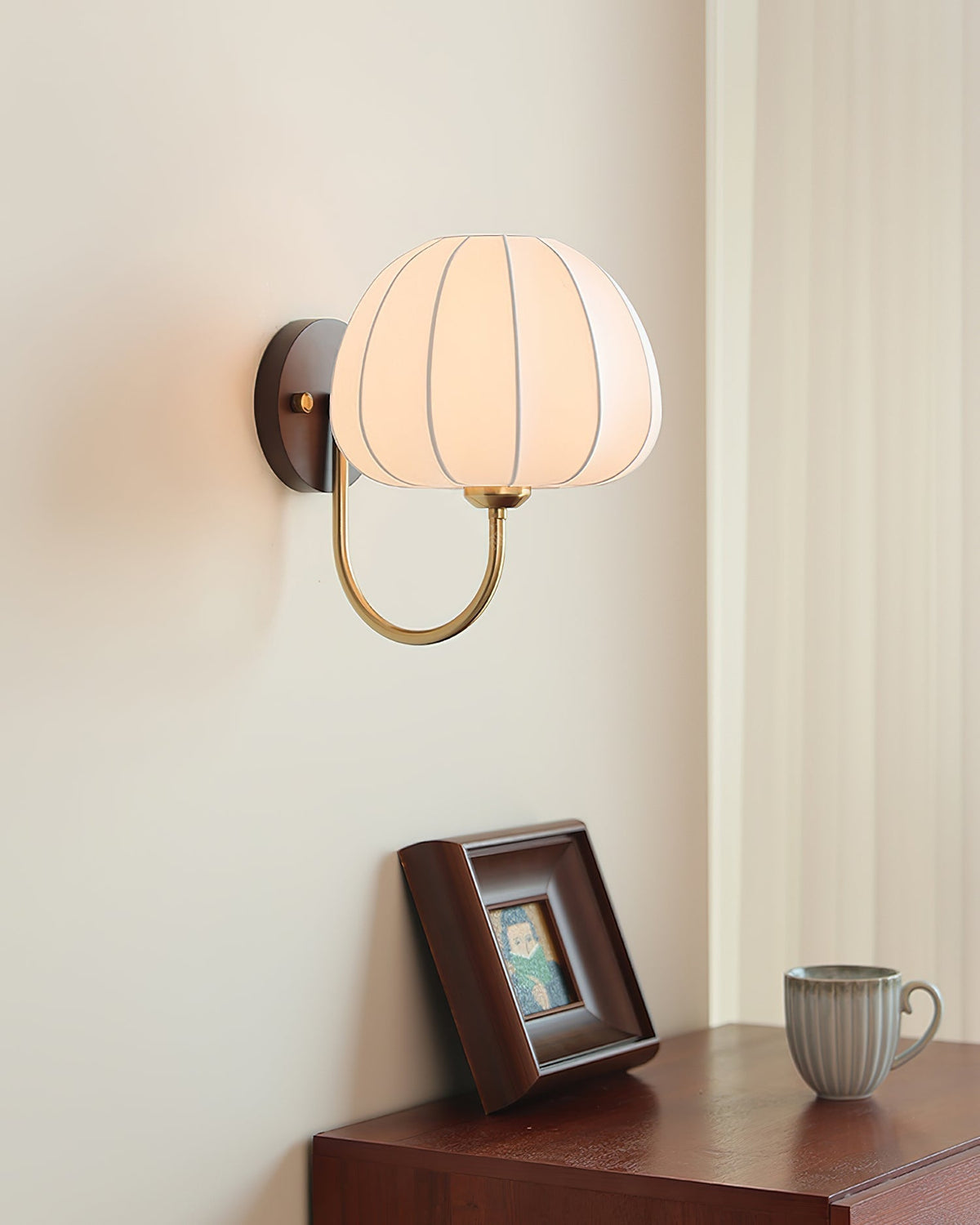 Pearl Wall Lamp