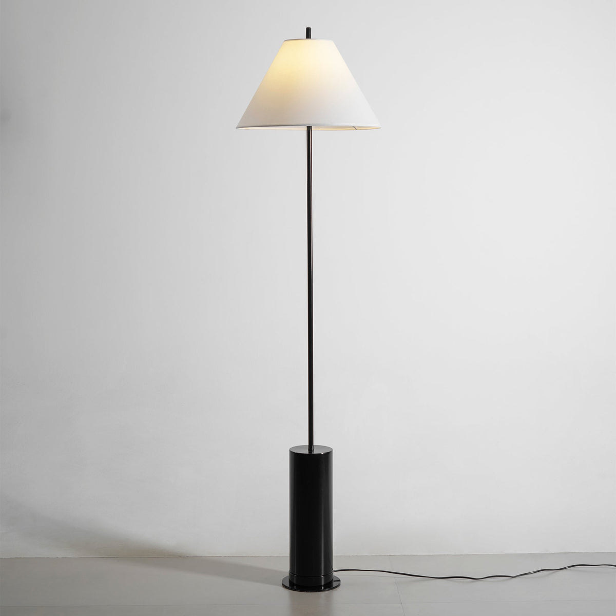Mirareria Floor Lamp