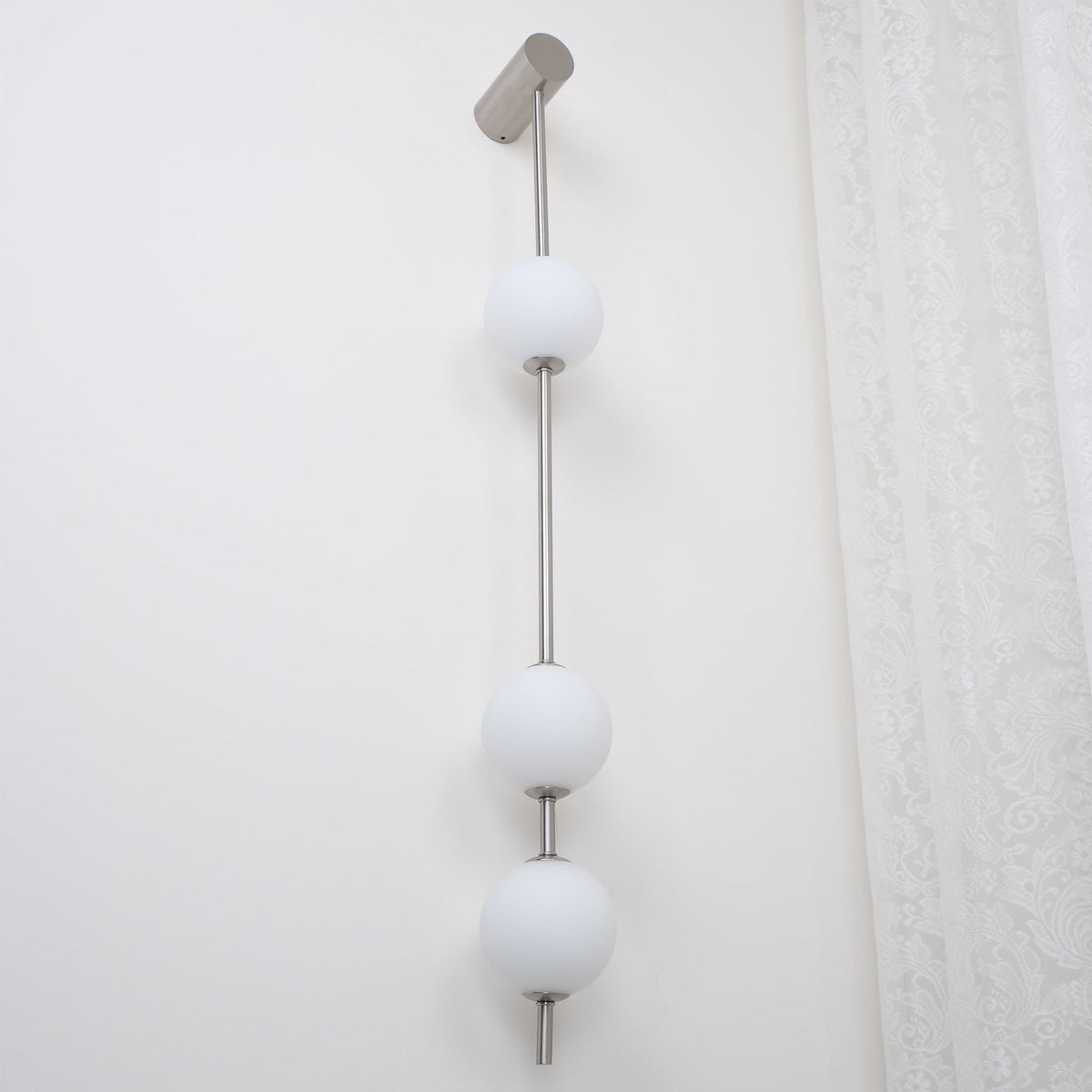 Bugogek Vertical Balls Wall Lamp
