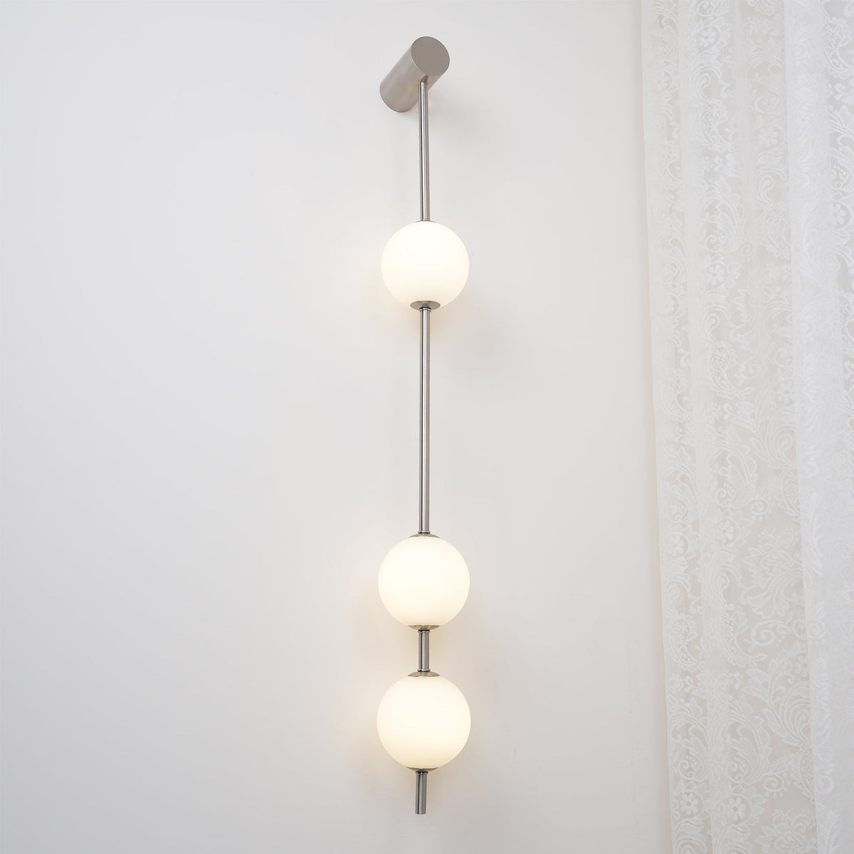 Bugogek Vertical Balls Wall Lamp