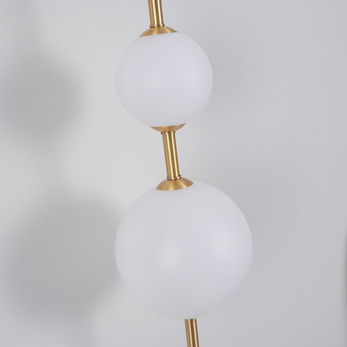 Renidol Vertical Globe Wall Lamp