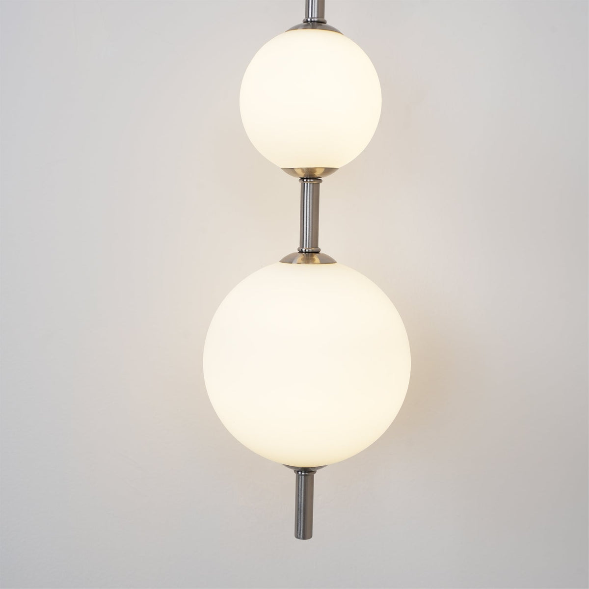 Renidol Vertical Globe Wall Lamp