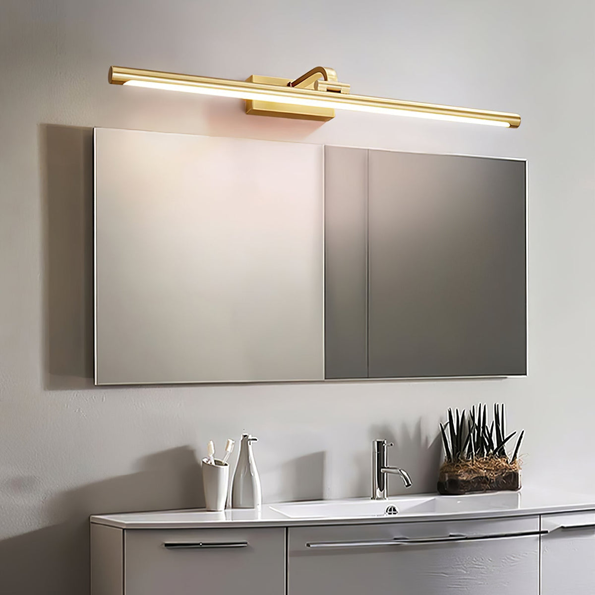 Tevelo Brass Minimalist Wall Lamp
