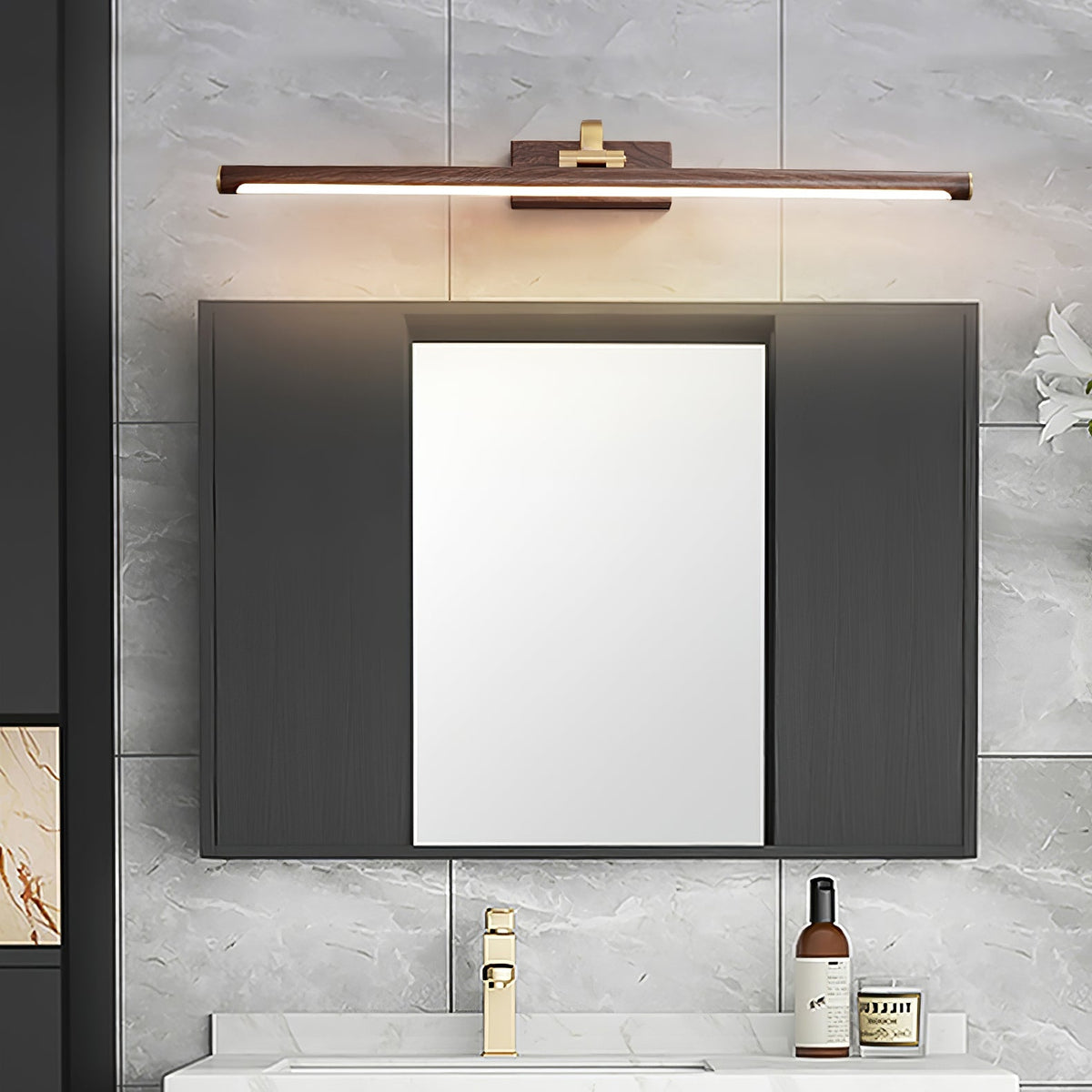 Tevelo Brass Minimalist Wall Lamp