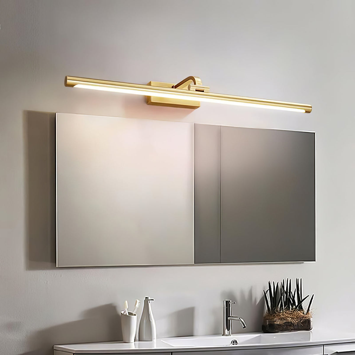 Tevelo Brass Minimalist Wall Lamp