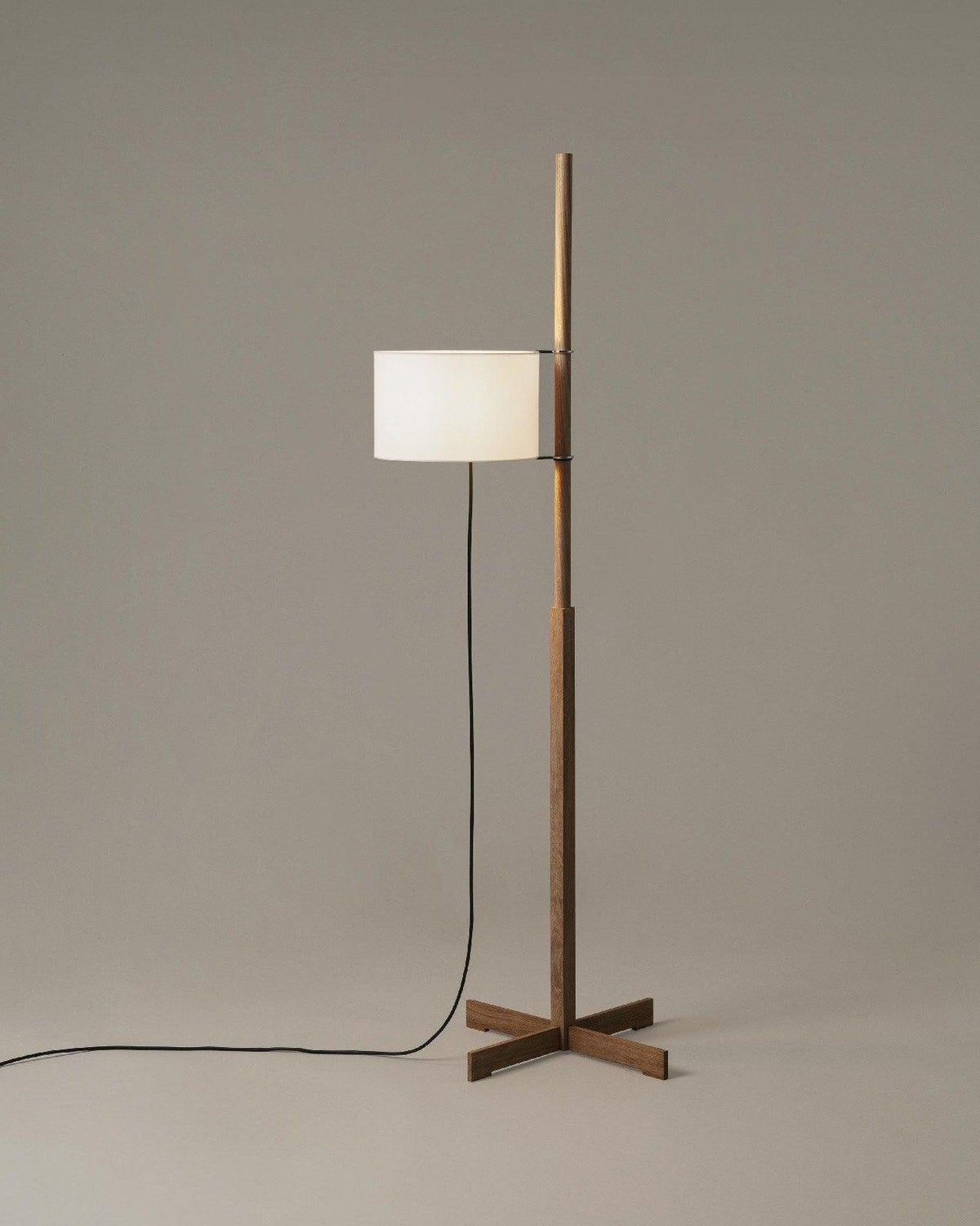 Selinira Floor Lamp