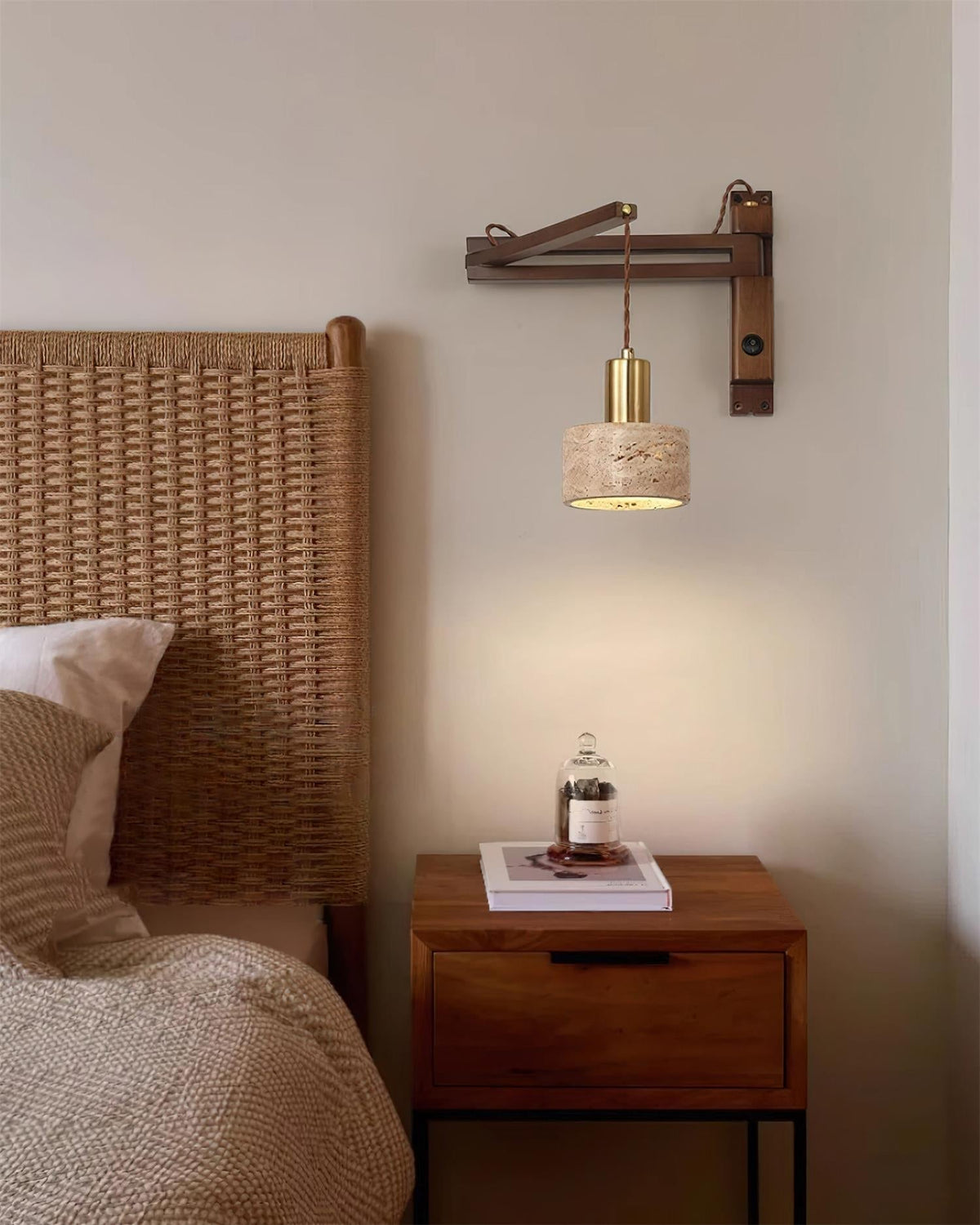 Lavenil Wall Lamp