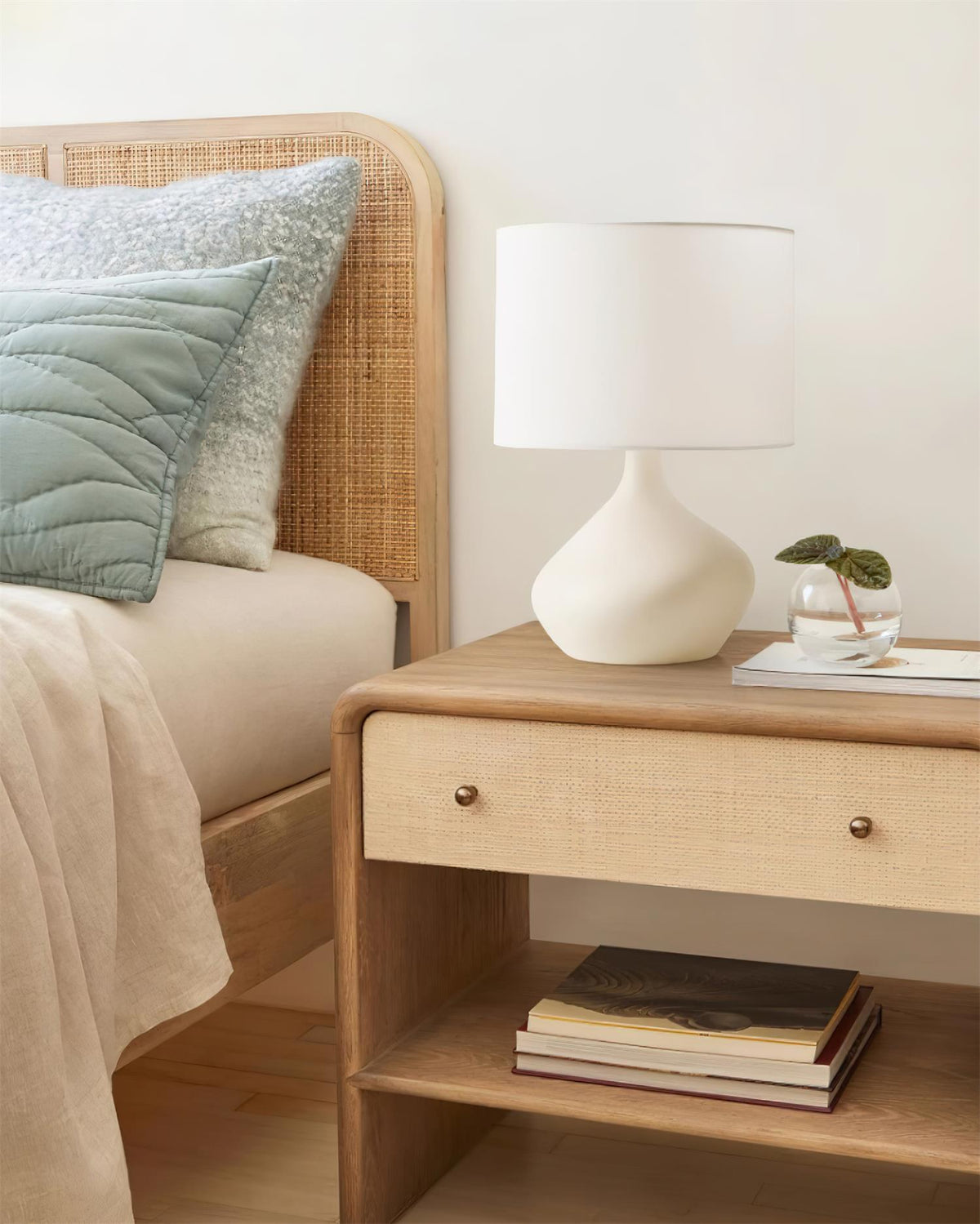 Lumoora Table Lamp