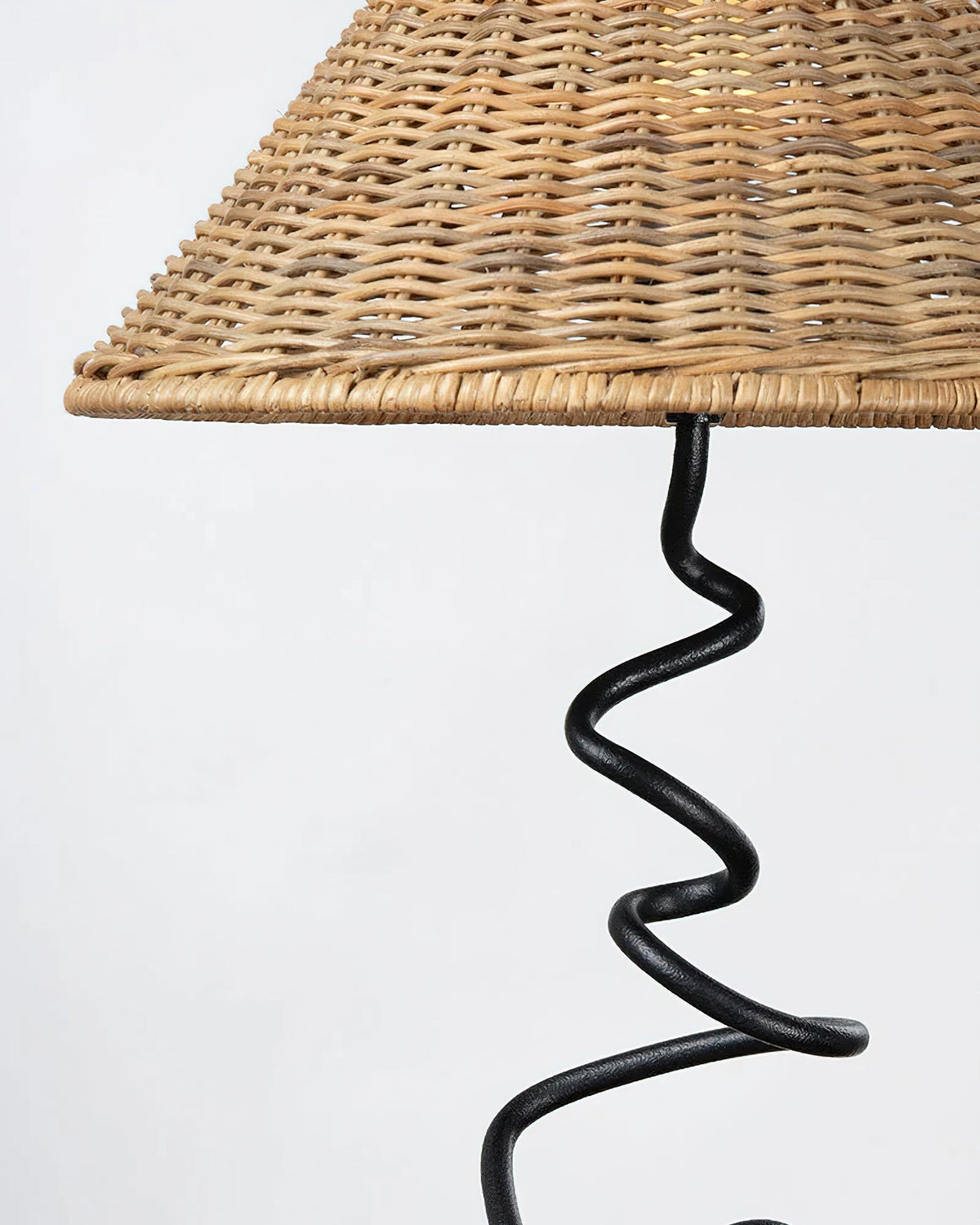 Arierina Rattan Table Lamp