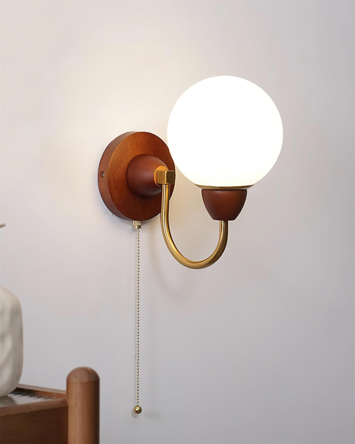 Rinielia Wooden Wall Lamp
