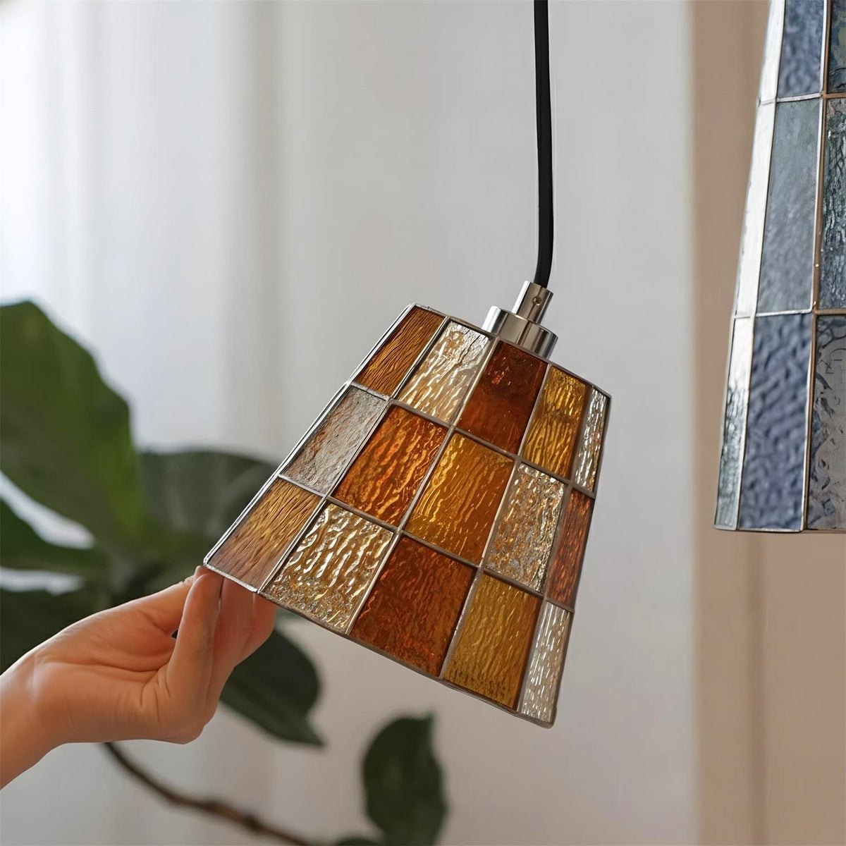 Lanviro Glass Pendant Lamp
