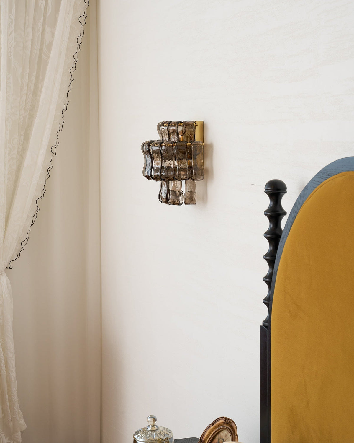 Aveniira Wall Lamp