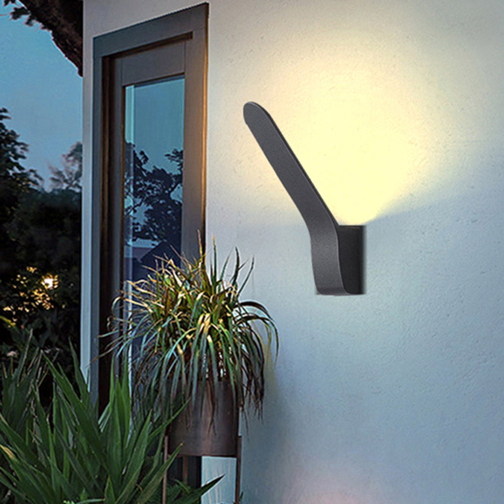 Pamiluk Minimalist Tilt Linear Metal Outdoor Wall Lamp, Black