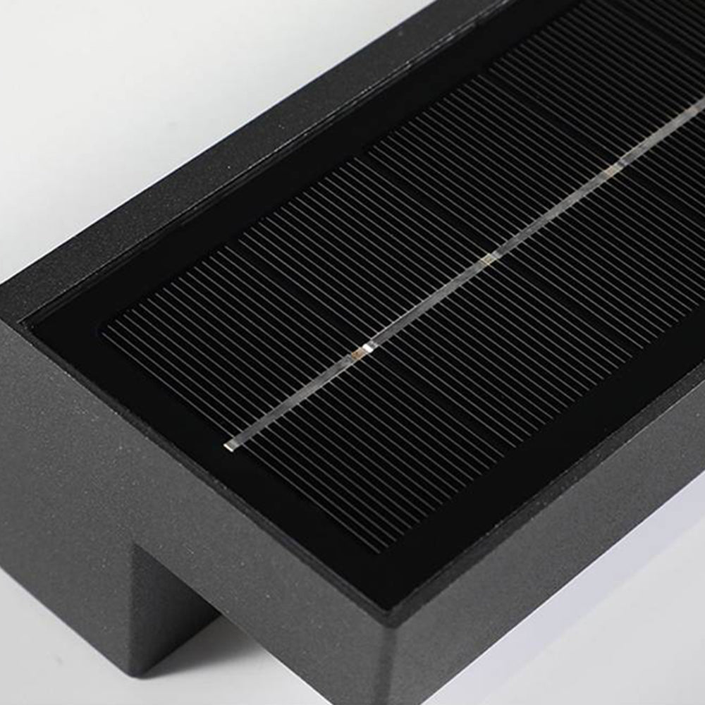 Sakulil Minimalist Solar Linear Outdoor Wall Lamp, Black