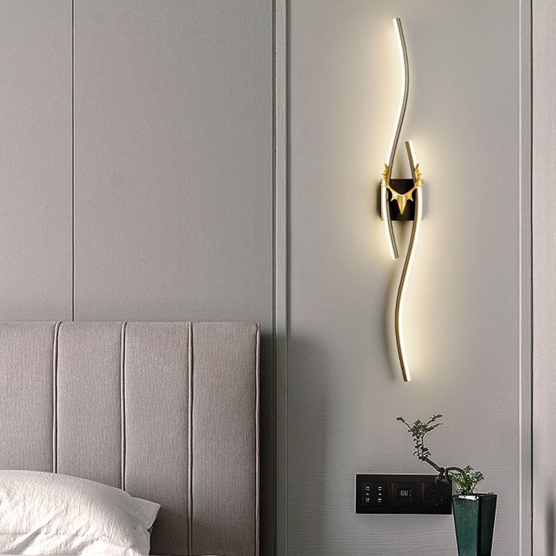 Zedulum Modern Linear Metal Vanity LED Wall Lamp, Black/Gold