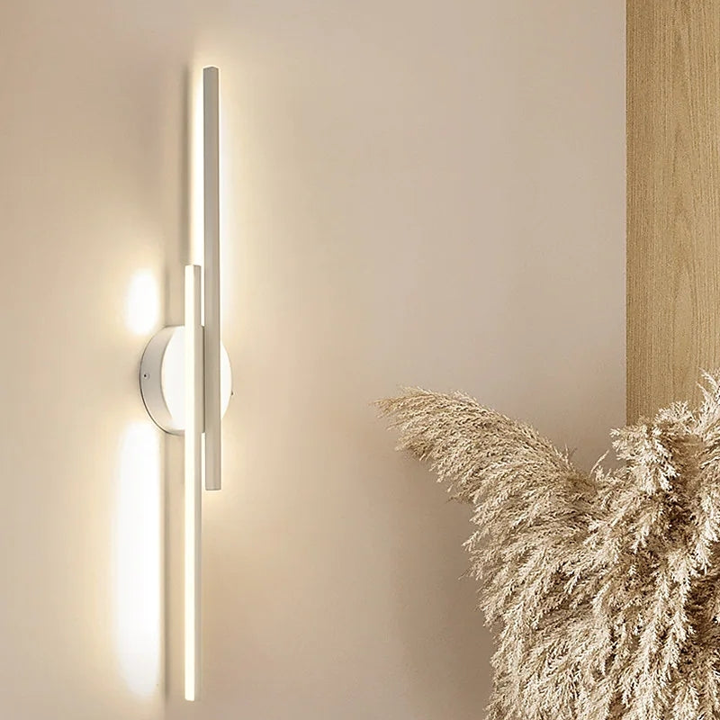 Noviq Modern Nordic Disc/Linear LED Wall Lamp, Black/White-Neutral Decor