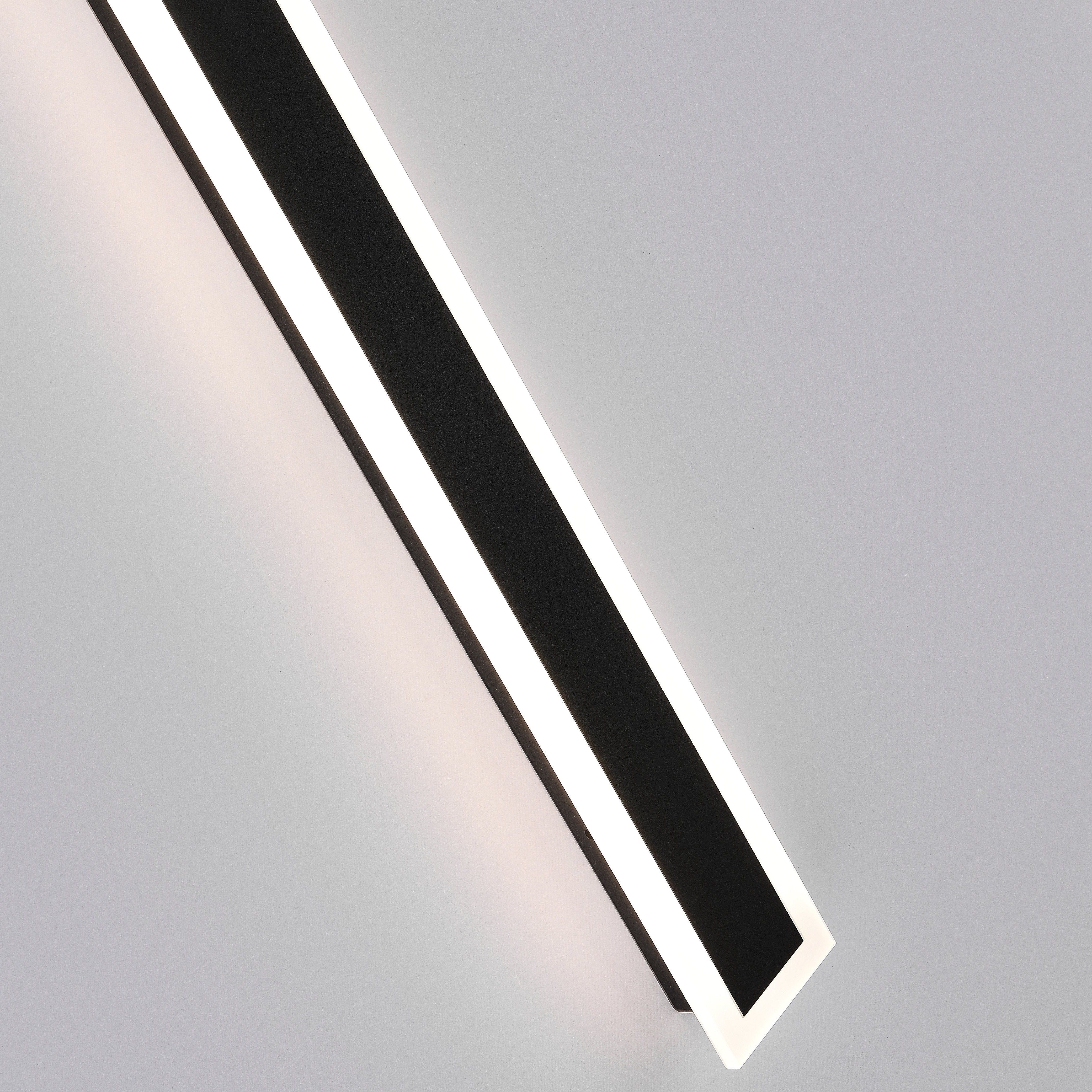 Virex Linear Outdoor Wall Lamp-Neutral Decor
