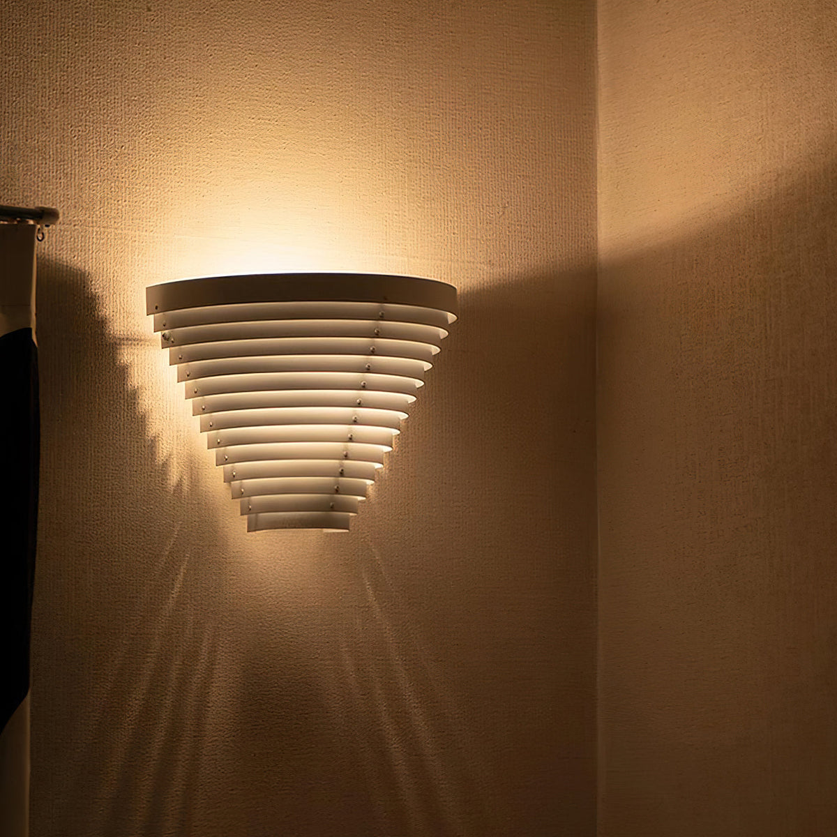 Renalaine Wall Light