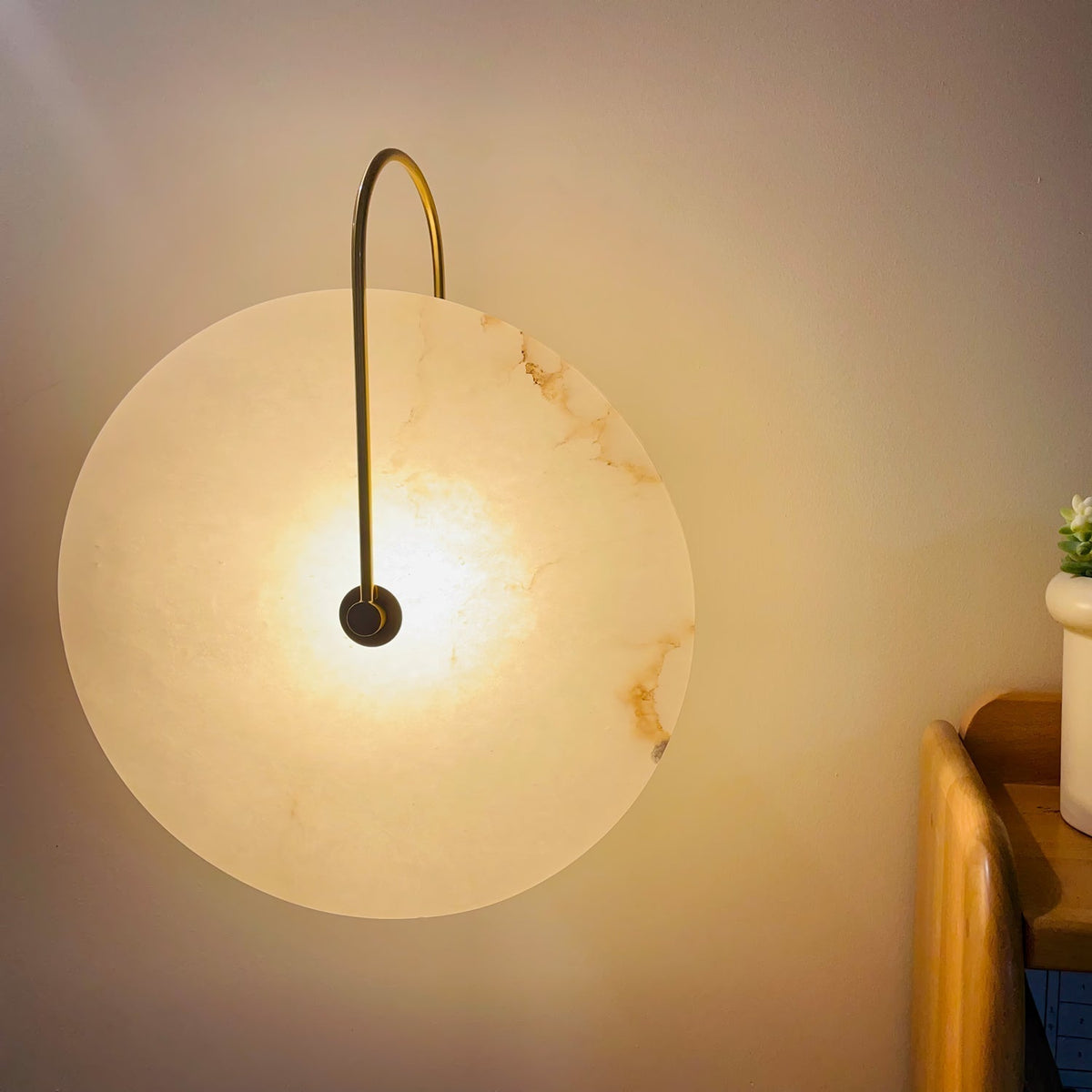 Jupagini Alabaster LED Wall Lamp Round Iconic Circular