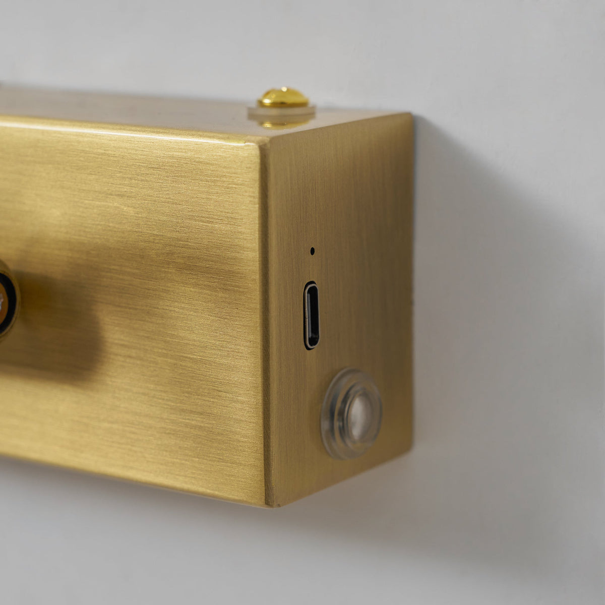 Rovienne Wall Lamp