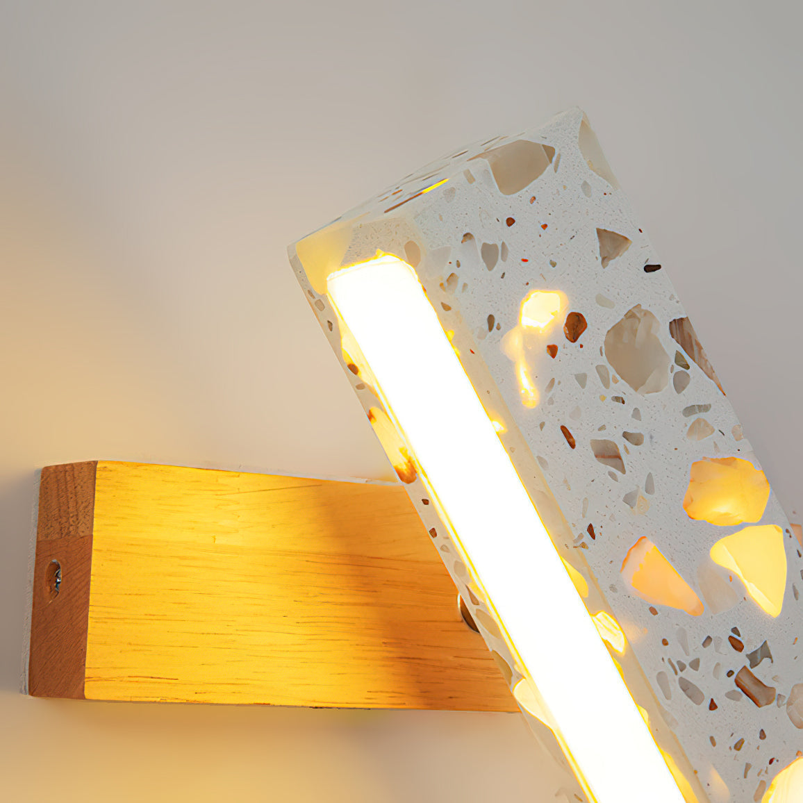 Elaaora Wall Lamp