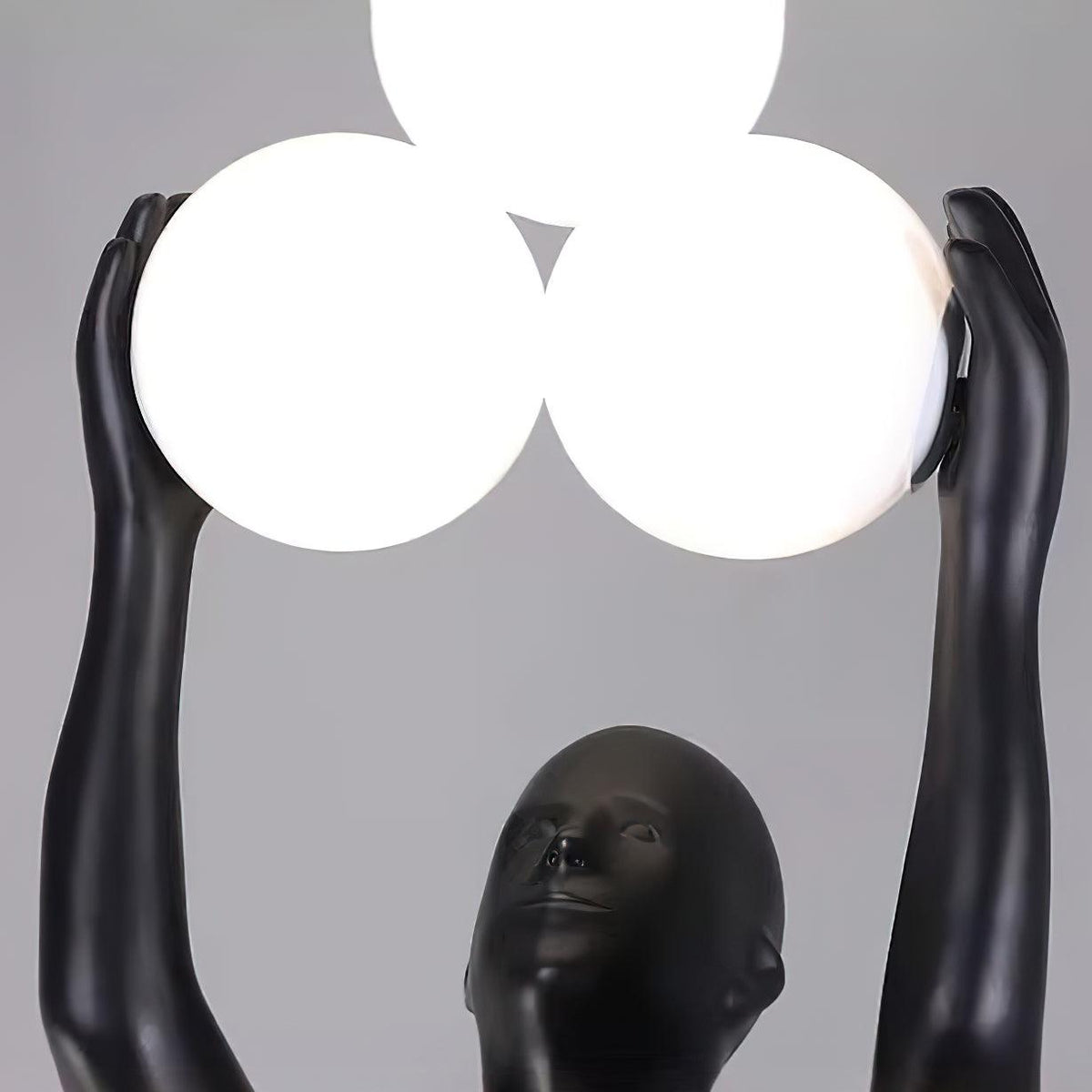 Avenoiella Statue Floor Lamp