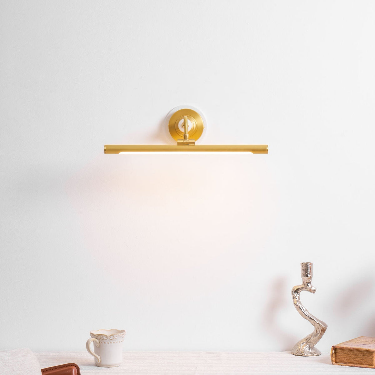 Viraarina Elegance Art Linear Wall Light