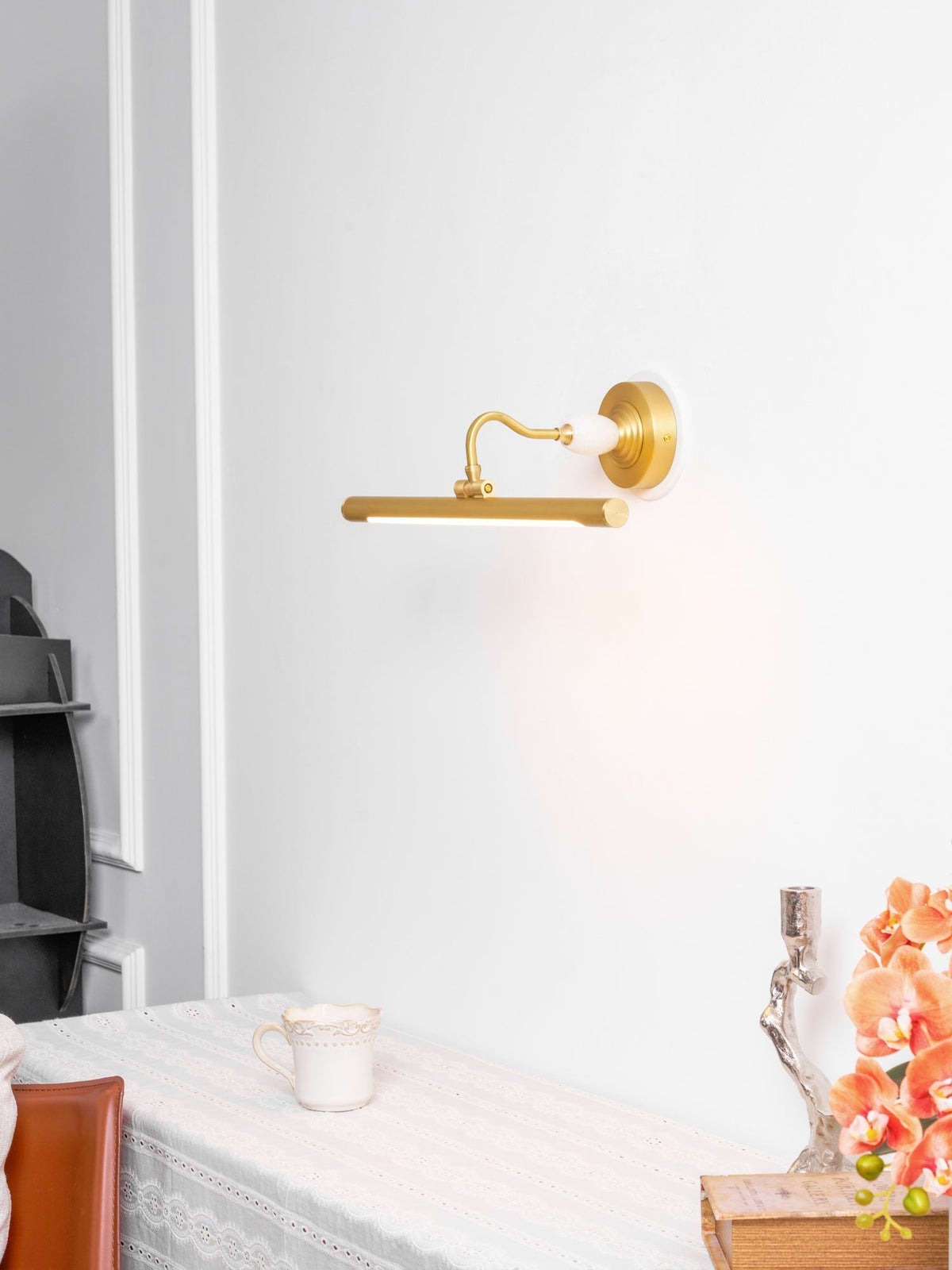 Viraarina Elegance Art Linear Wall Light