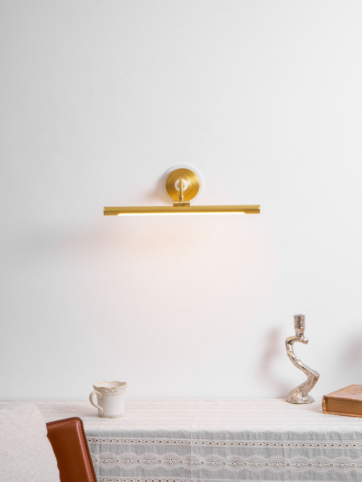 Viraarina Elegance Art Linear Wall Light