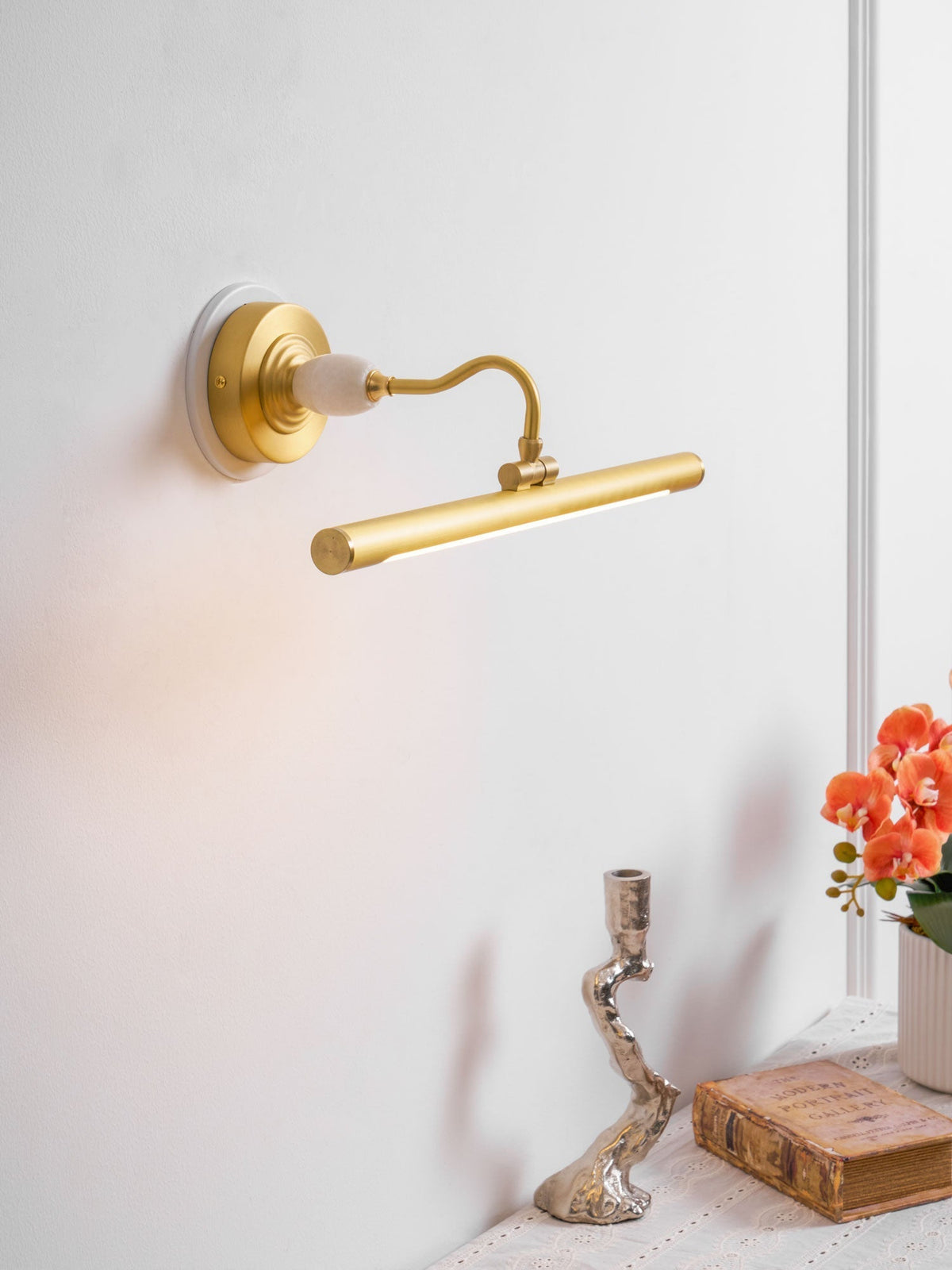 Viraarina Elegance Art Linear Wall Light