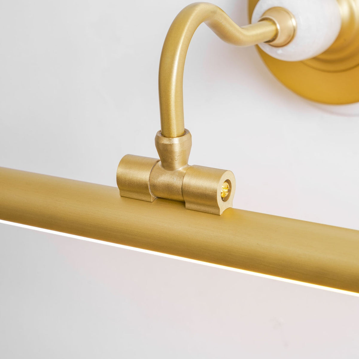 Viraarina Elegance Art Linear Wall Light