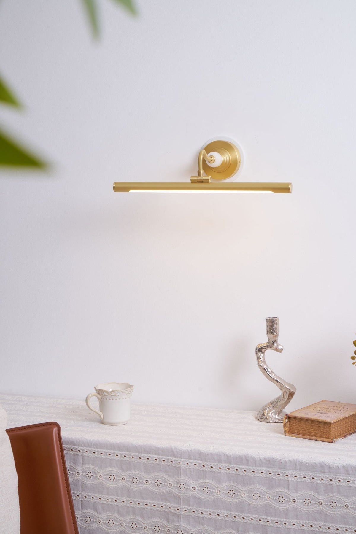 Viraarina Elegance Art Linear Wall Light