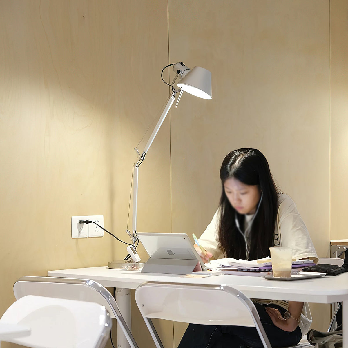 Vaskyl Table Lamp