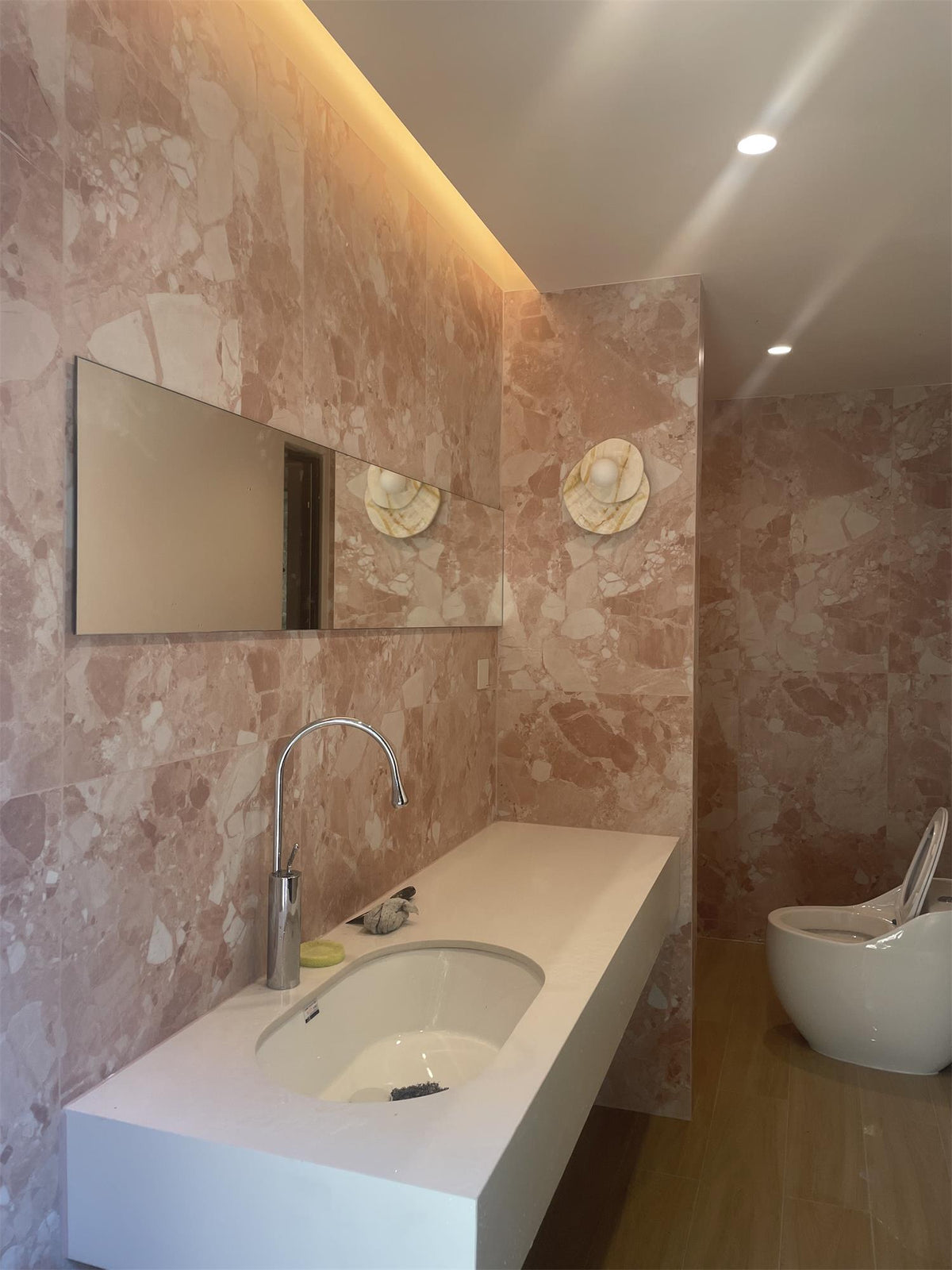 Alorarae Organic Alabaster Wall Light