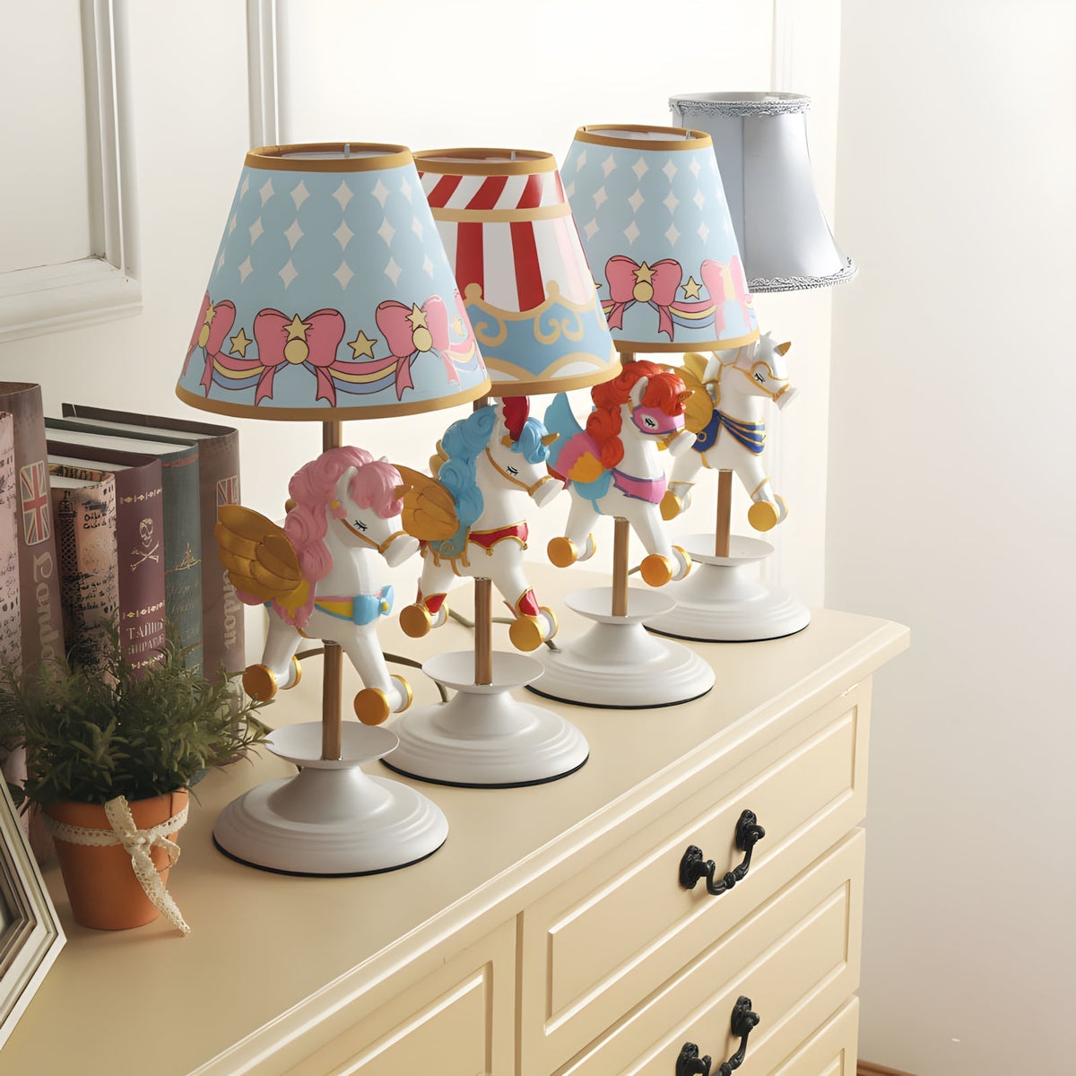 Avenivaya Table Lamp