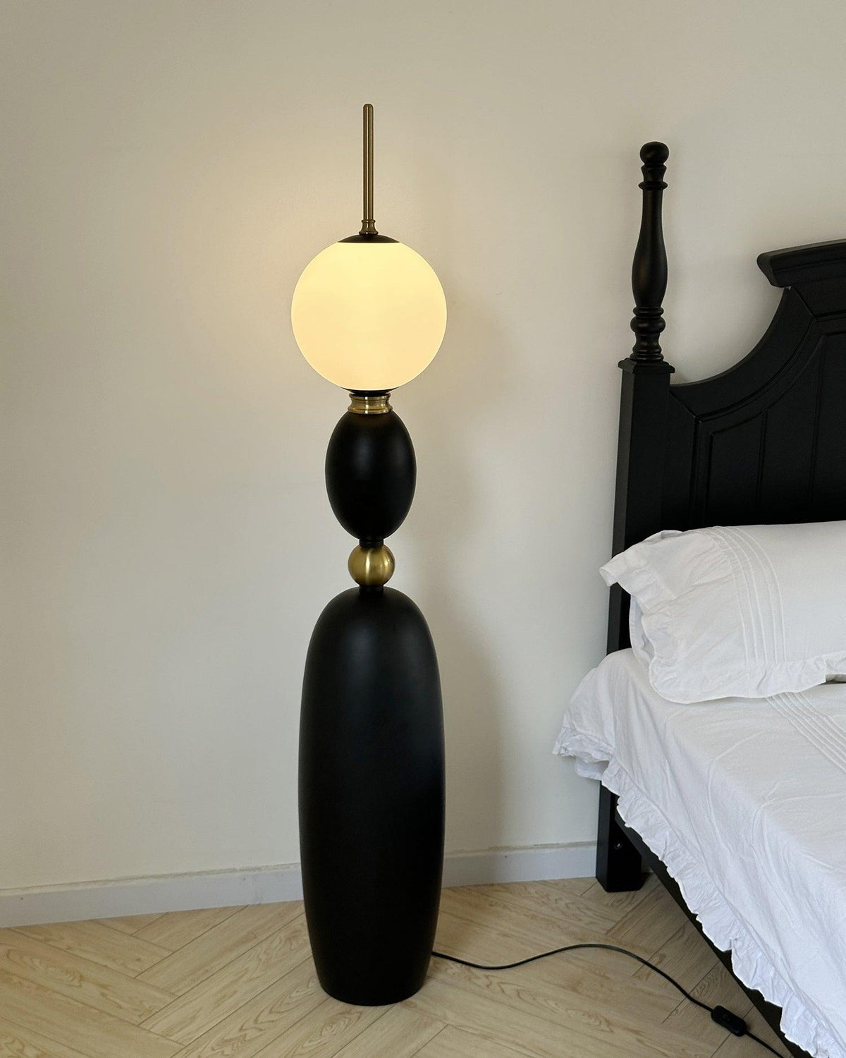 Viraalelia Floor Lamp