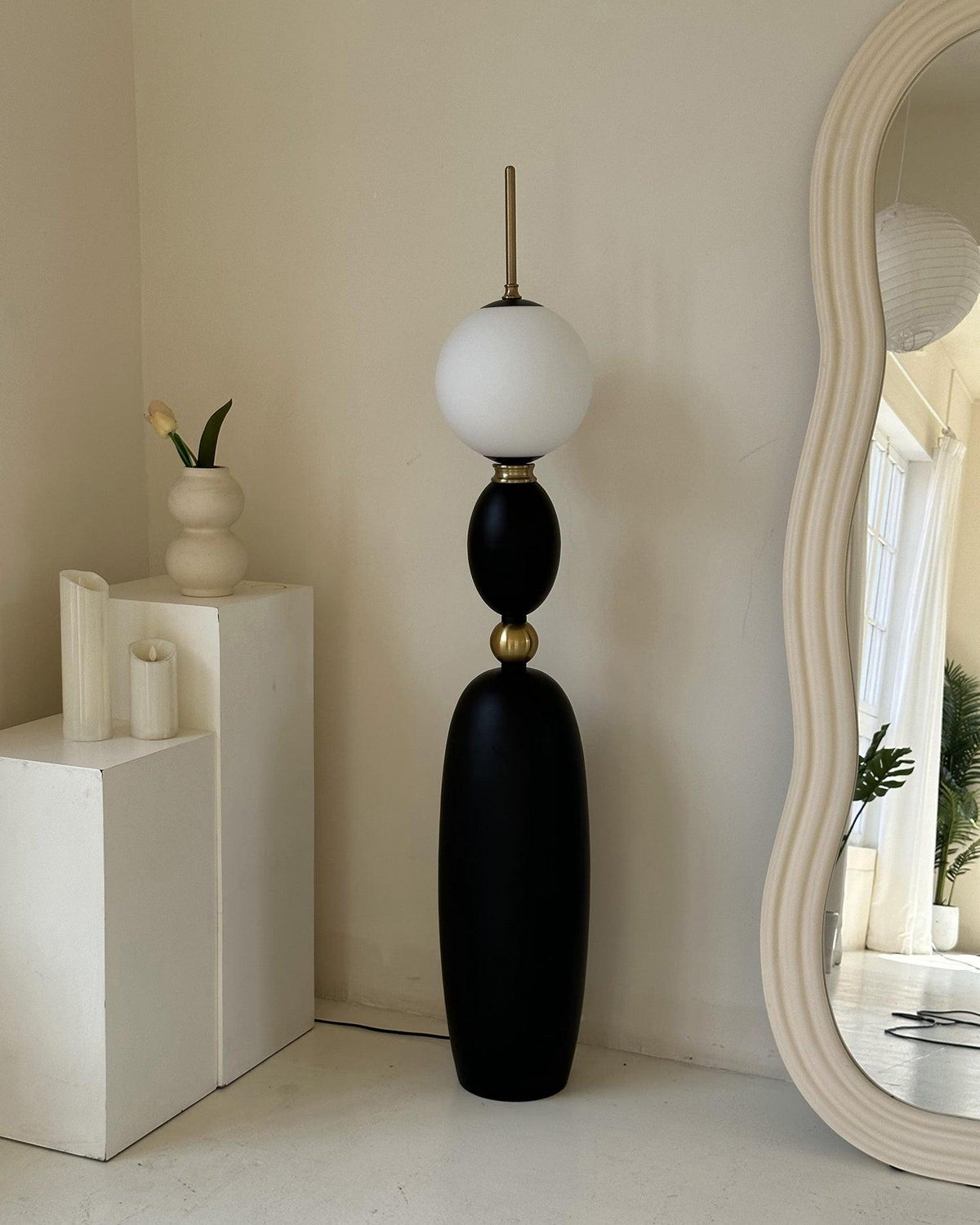 Viraalelia Floor Lamp