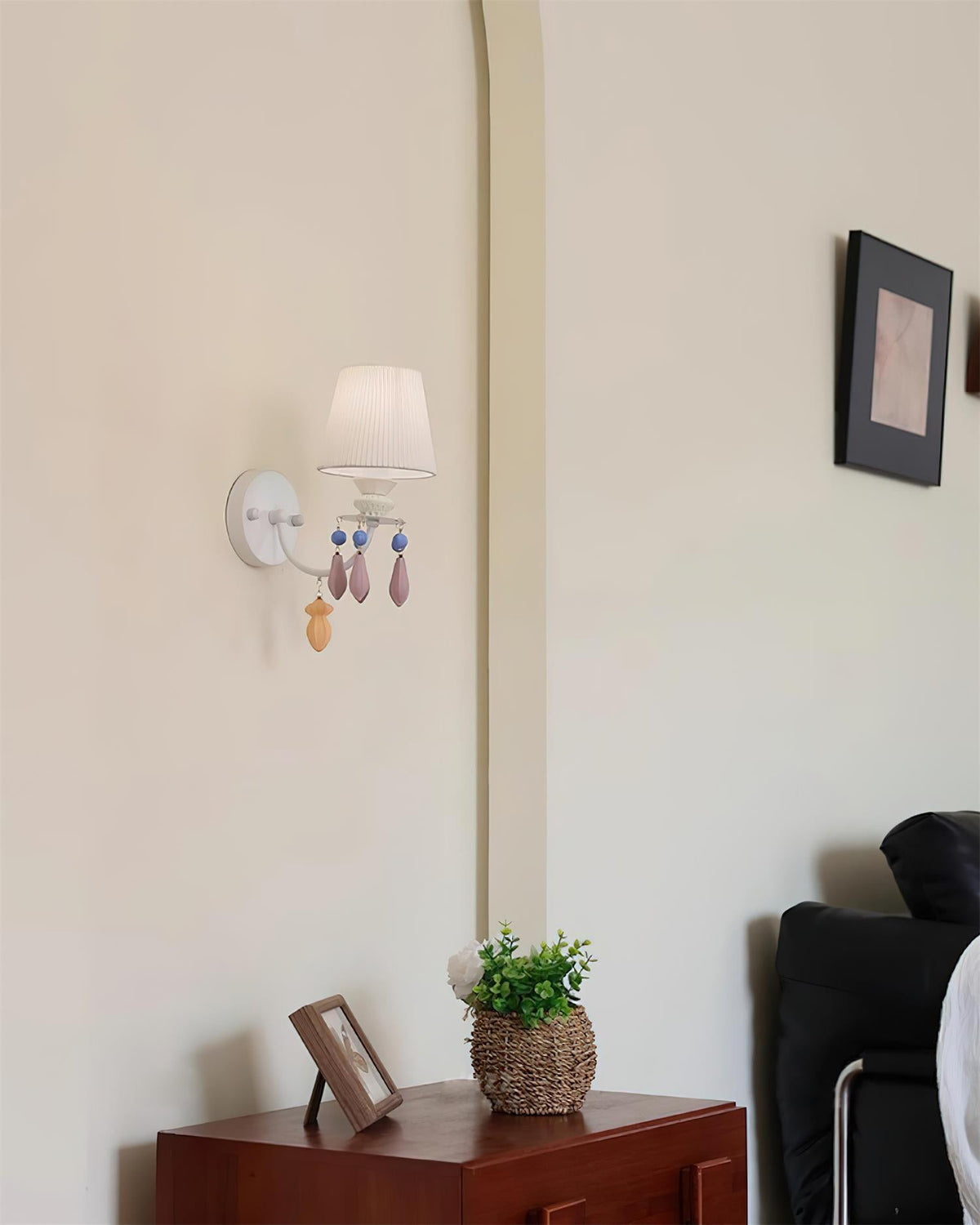 Avenivelia Wall Lamp