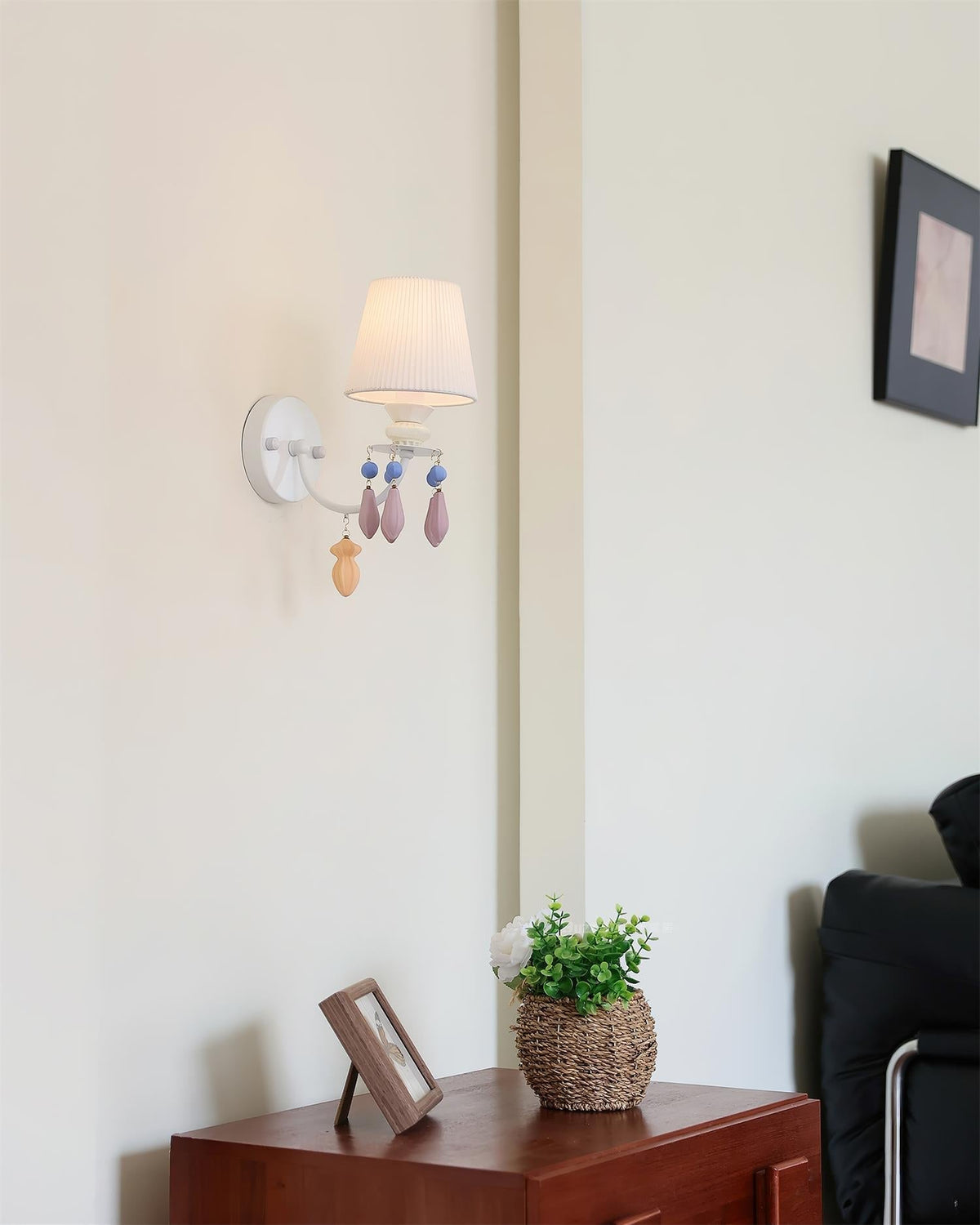 Avenivelia Wall Lamp