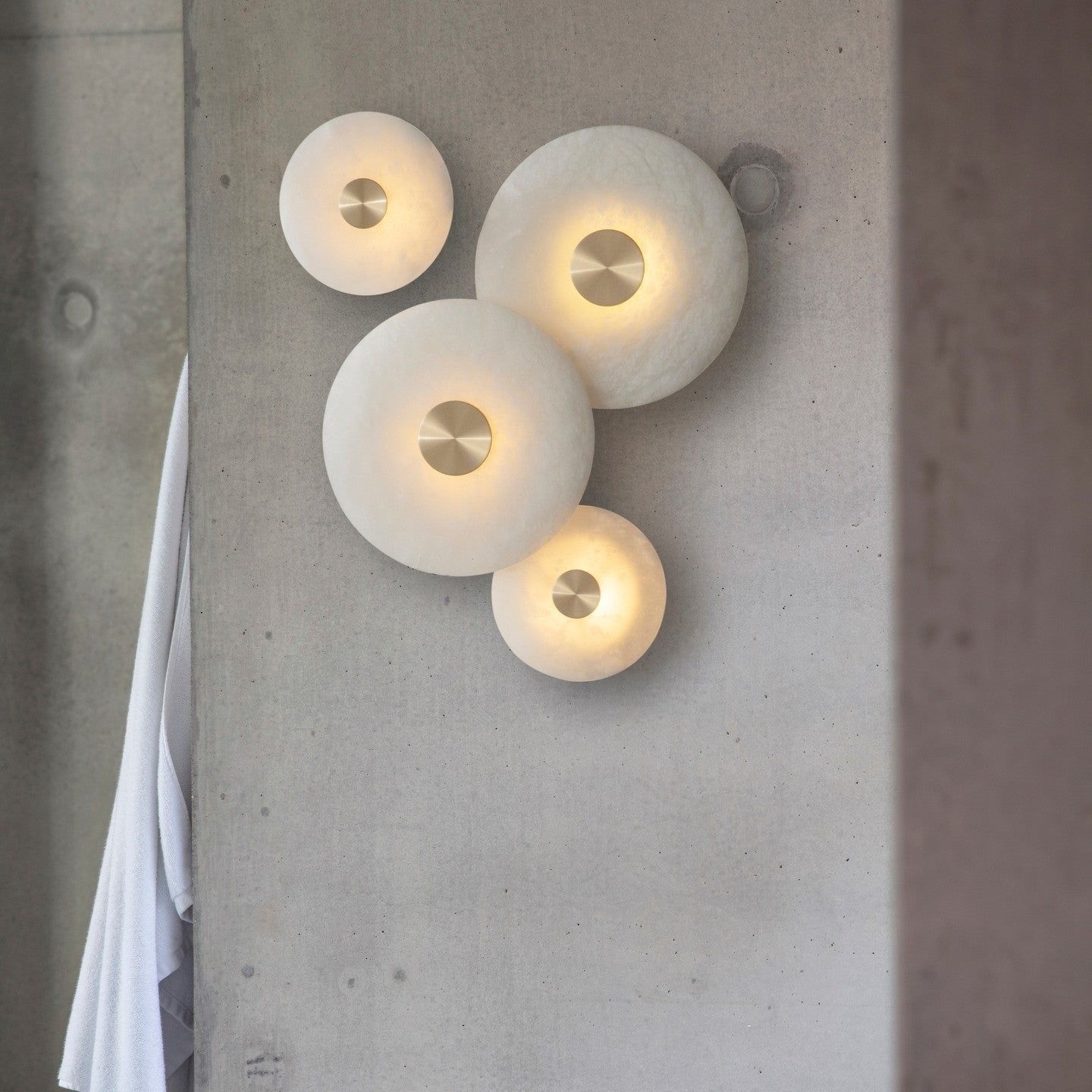 Ildvuvyu Alabaster Wall Lamp