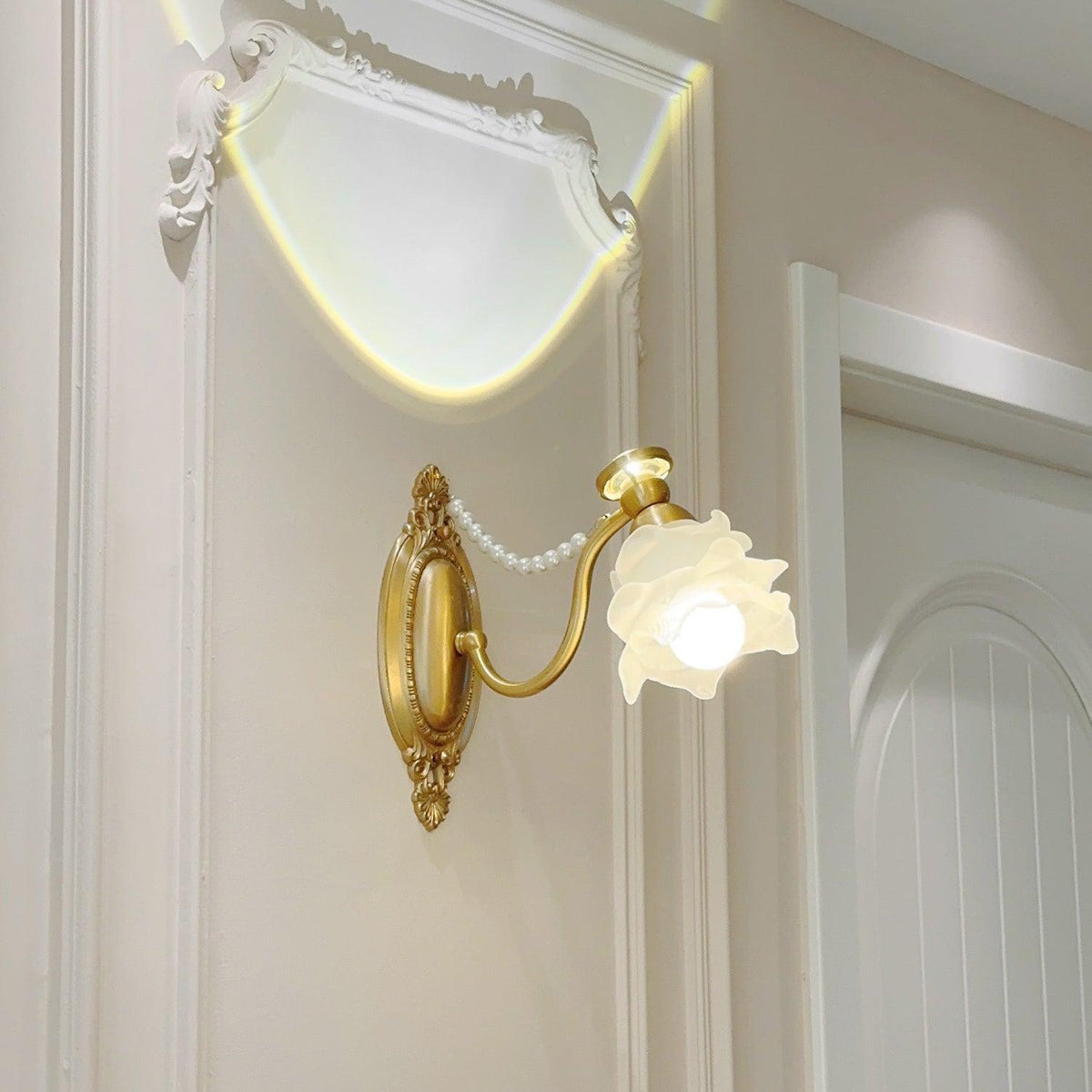 Zoey Brass Floral Wall Lamp
