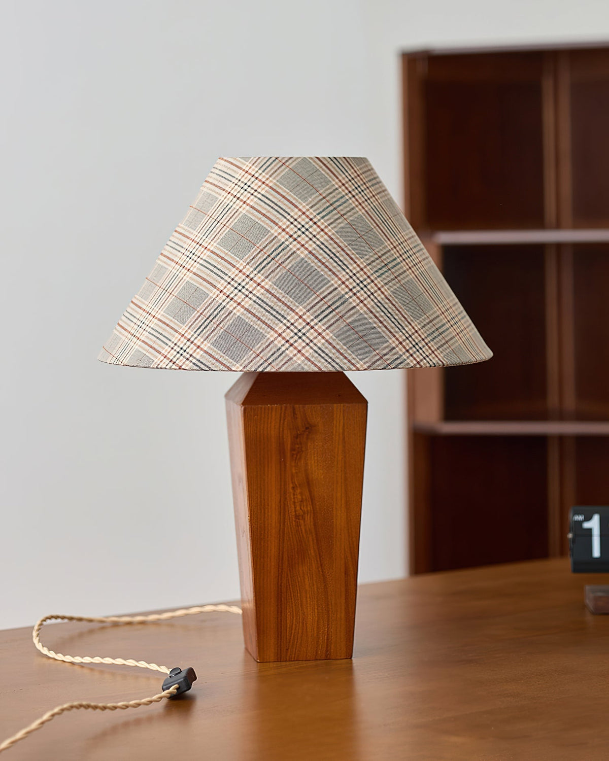 Reniniella Table Lamp
