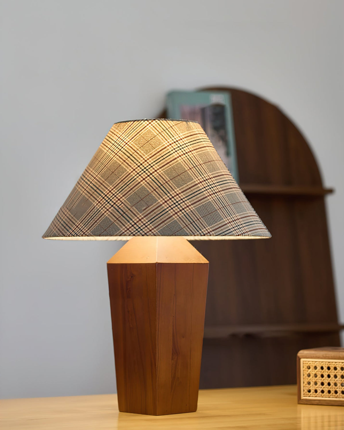 Reniniella Table Lamp