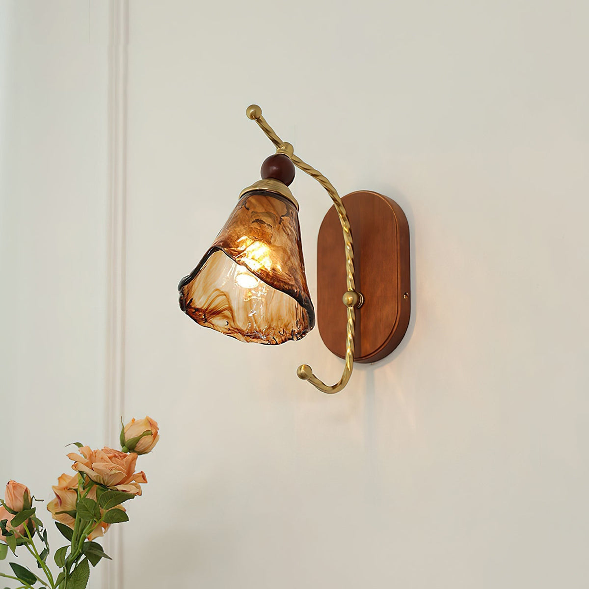 Orelivaya Wall Lamp