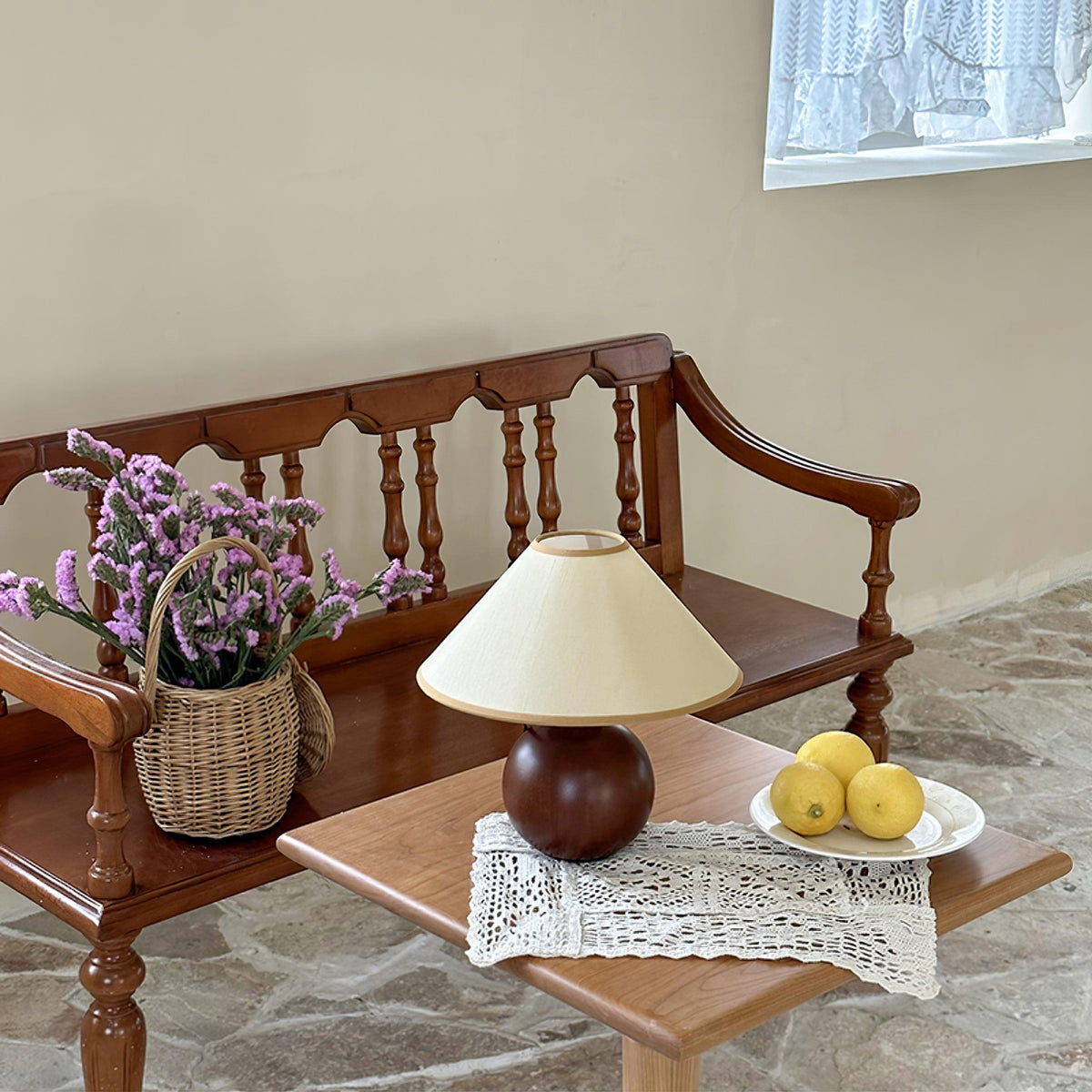 Aveneielle Table Lamp