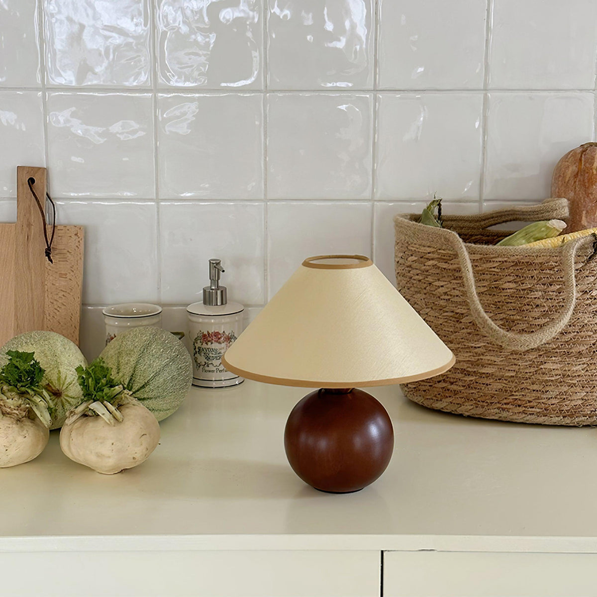 Aveneielle Table Lamp