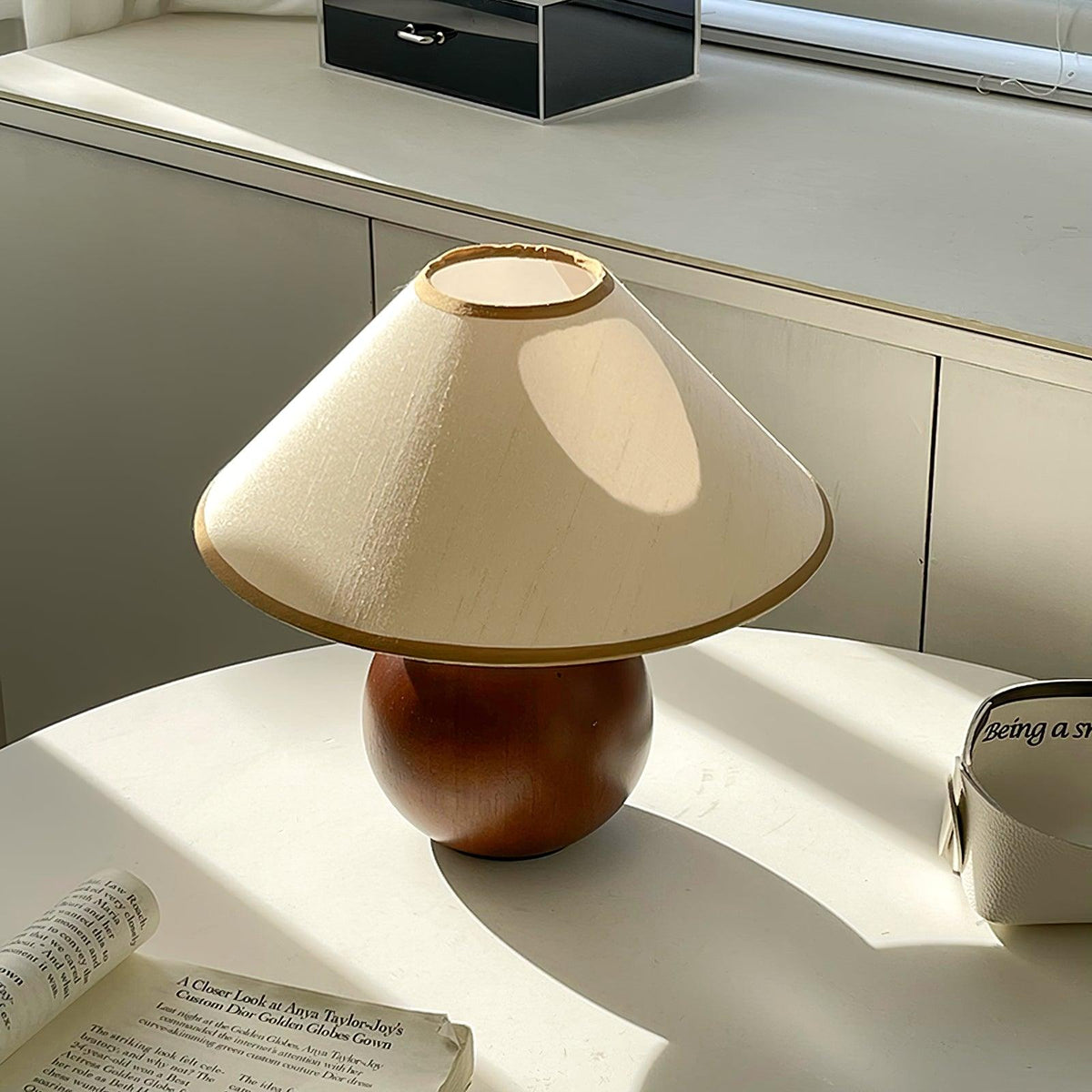 Aveneielle Table Lamp