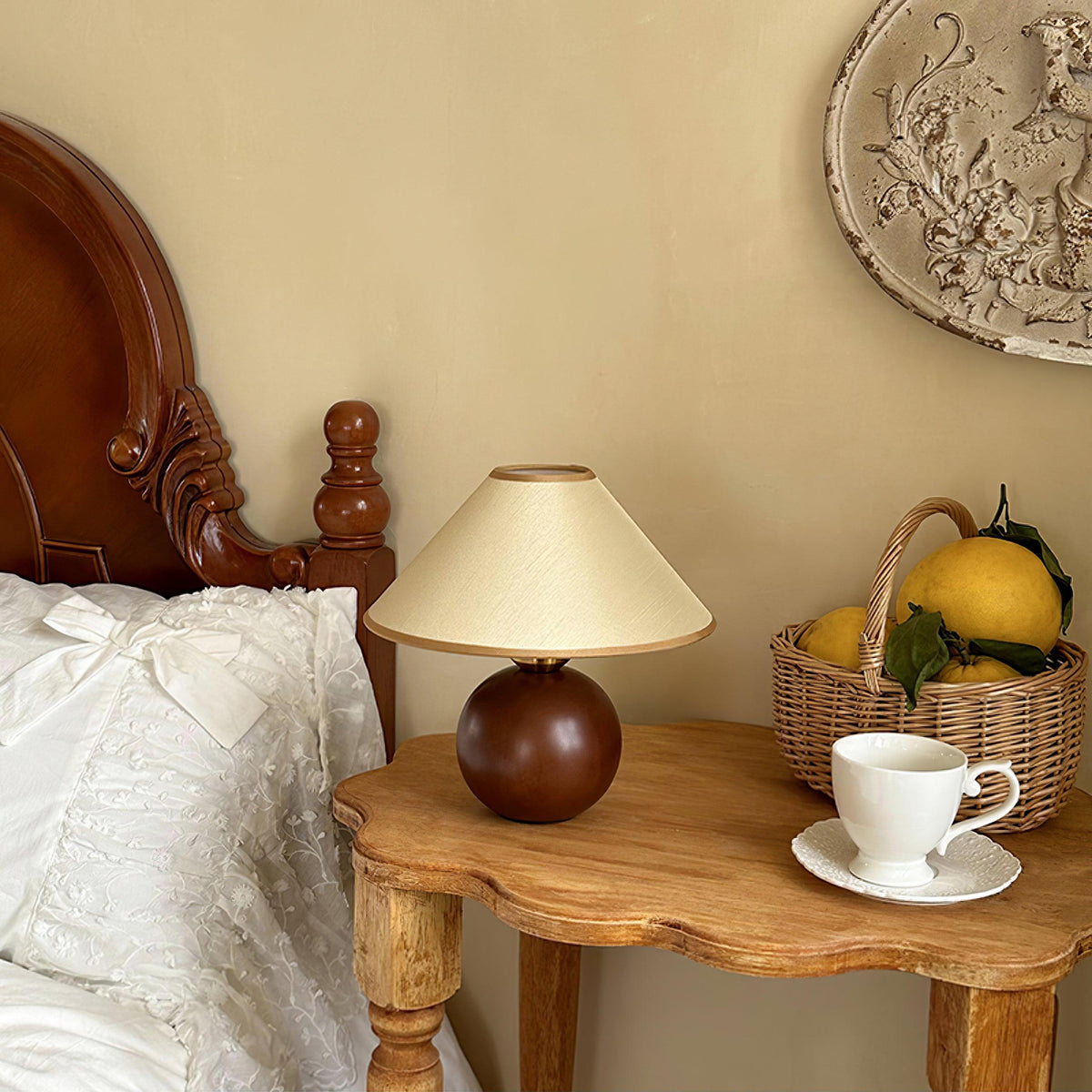 Aveneielle Table Lamp