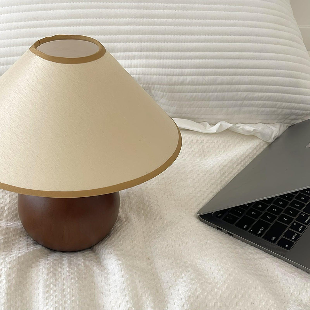 Aveneielle Table Lamp